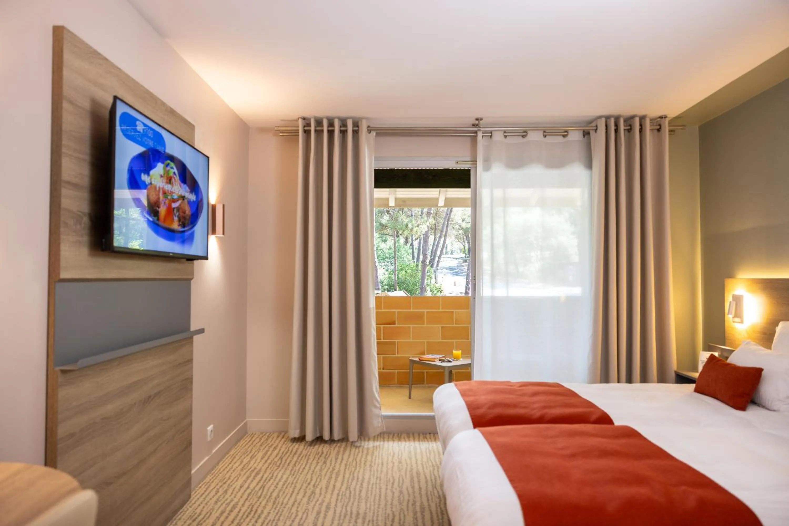 Bed in Hôtel & Spa Vitalparc, The Originals Collection