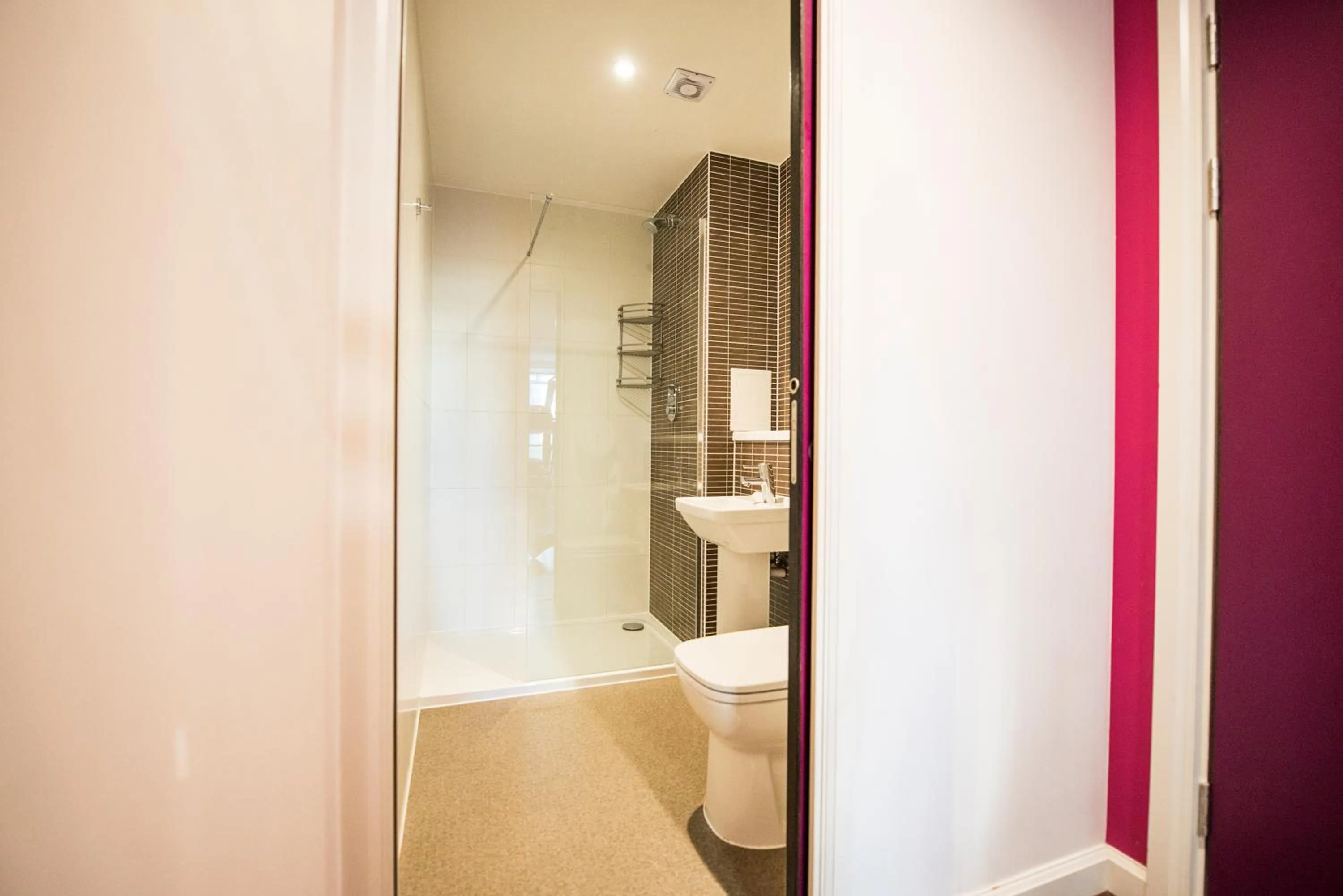 Bathroom in Safestay London Elephant & Castle