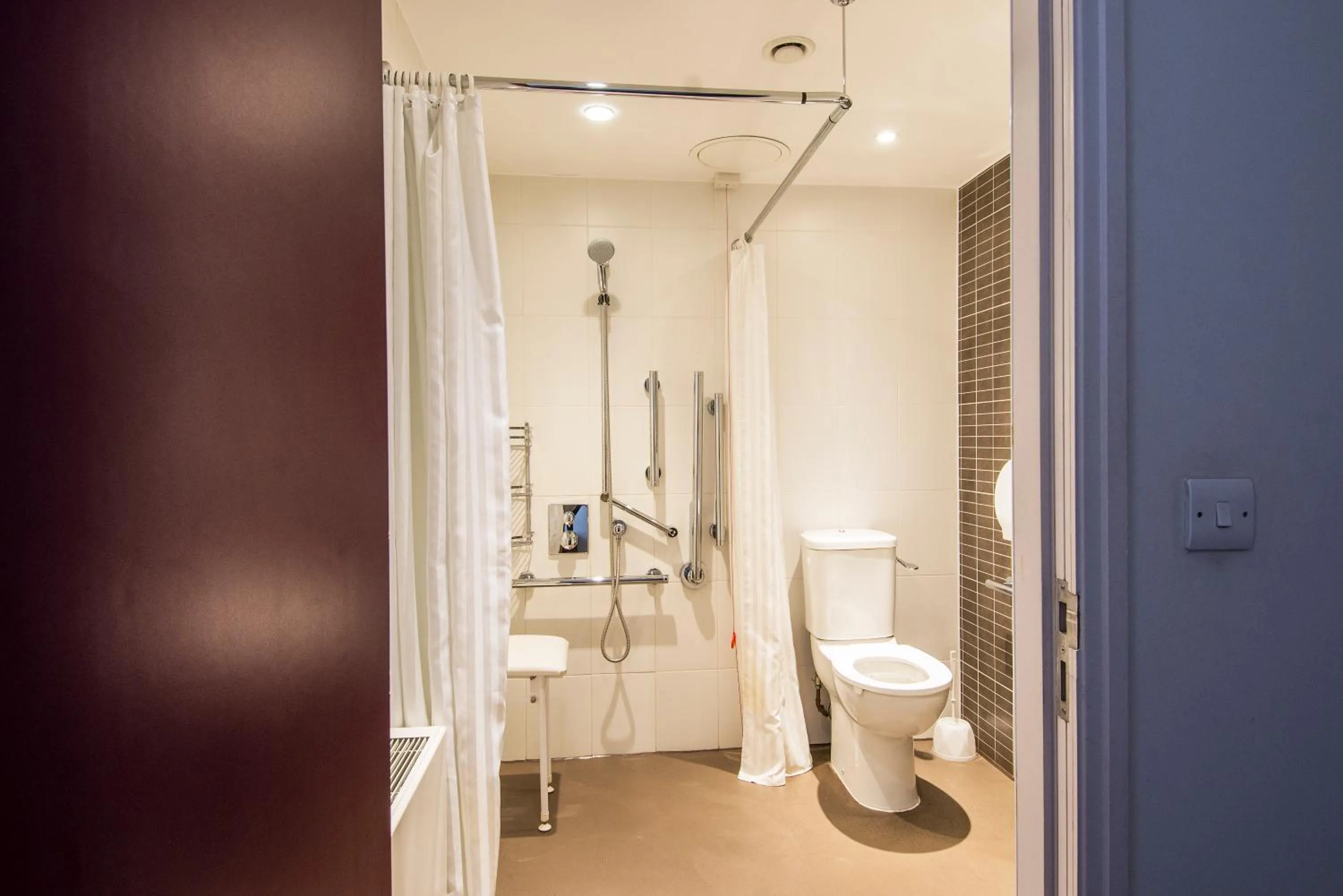 Bathroom in Safestay London Elephant & Castle