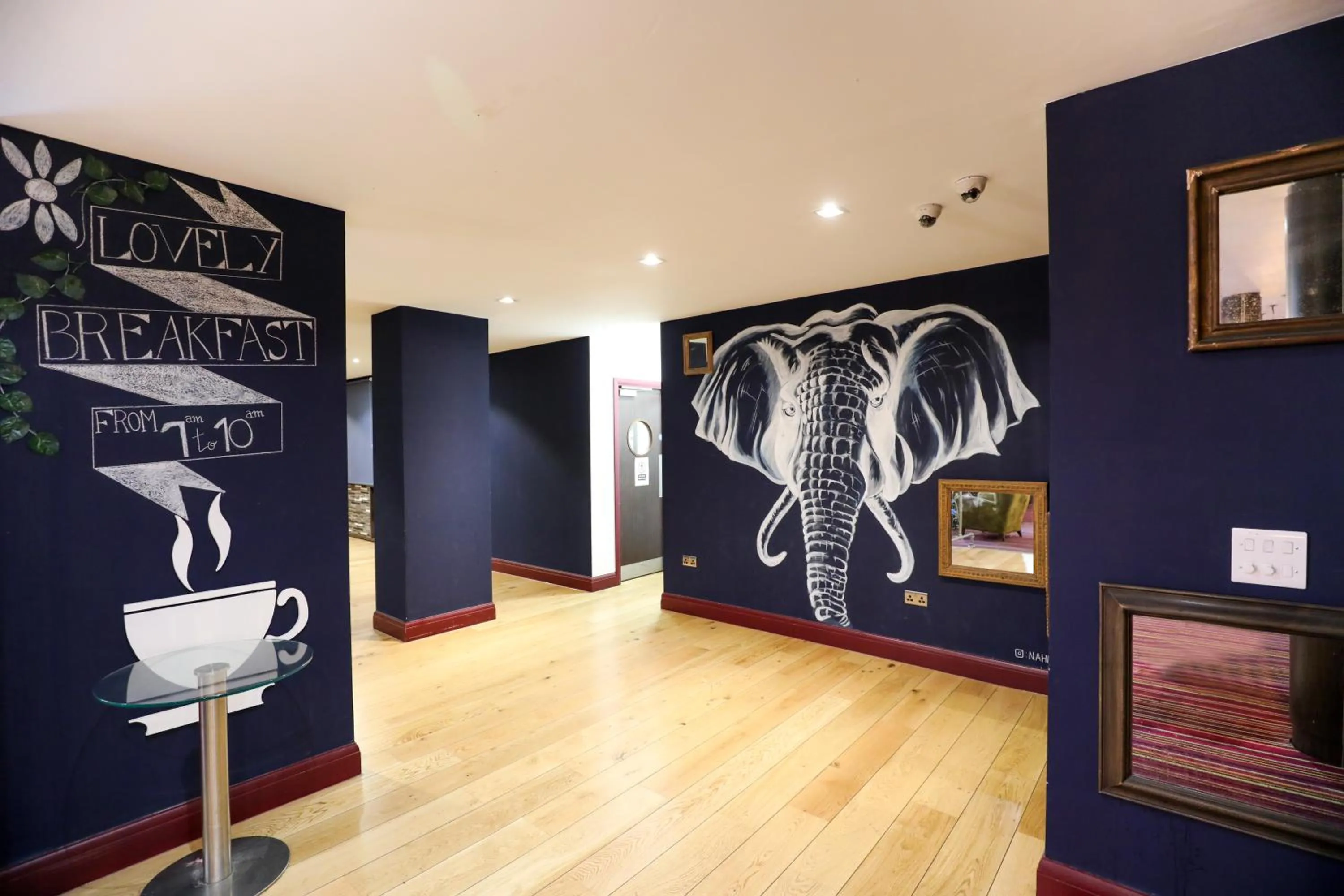 Communal lounge/ TV room in Safestay London Elephant & Castle