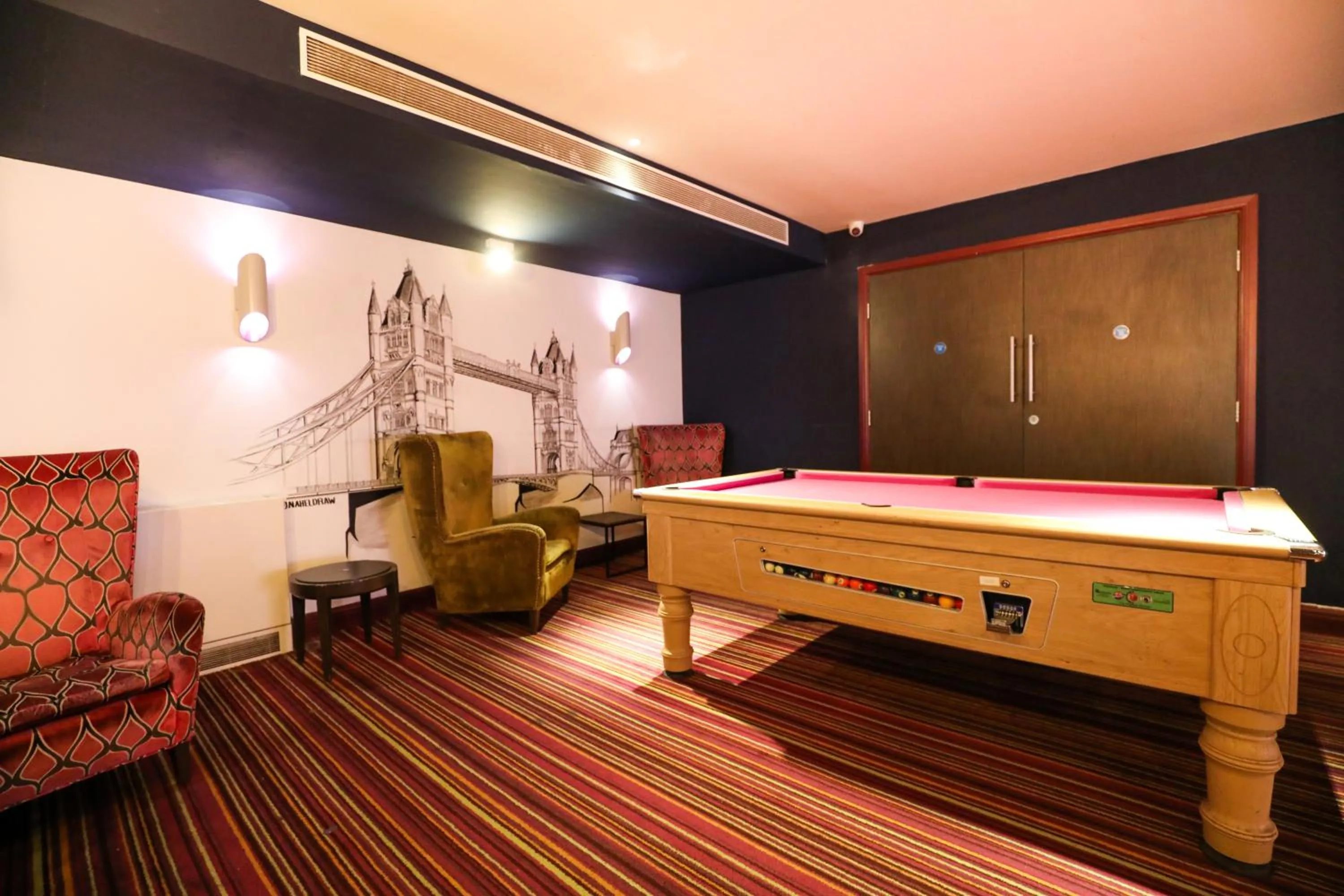 Communal lounge/ TV room in Safestay London Elephant & Castle