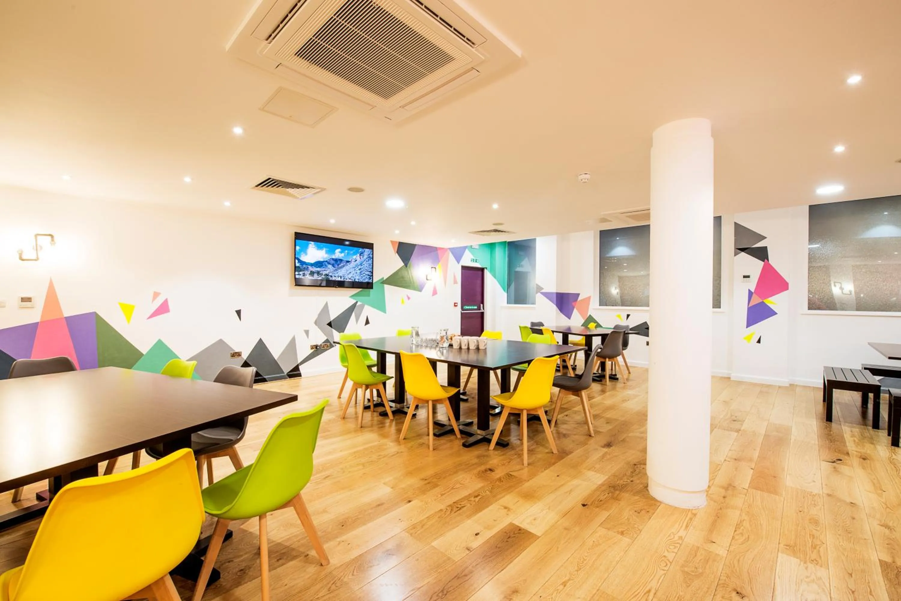 Business facilities in Safestay London Elephant & Castle