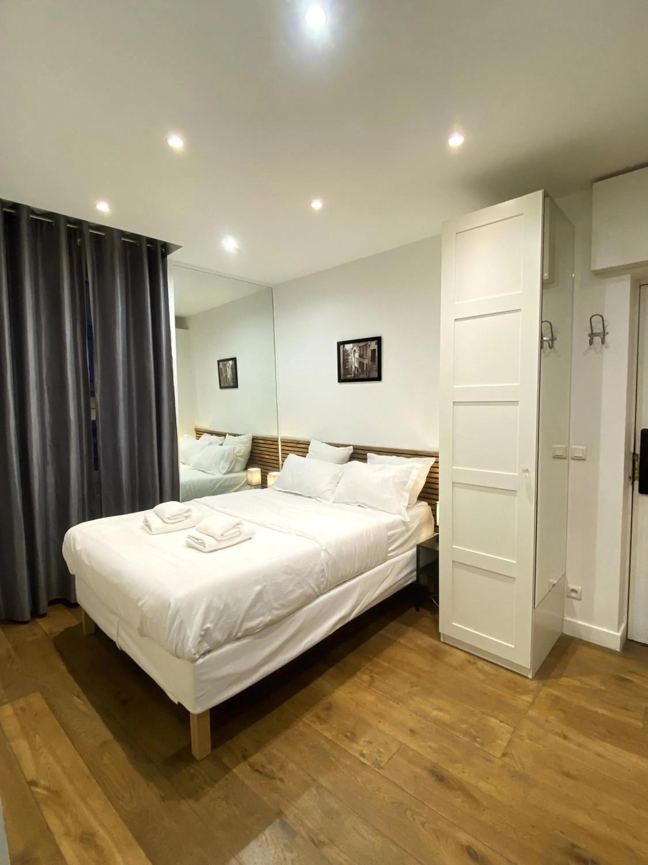 Bed in Maison le Bac Apartments