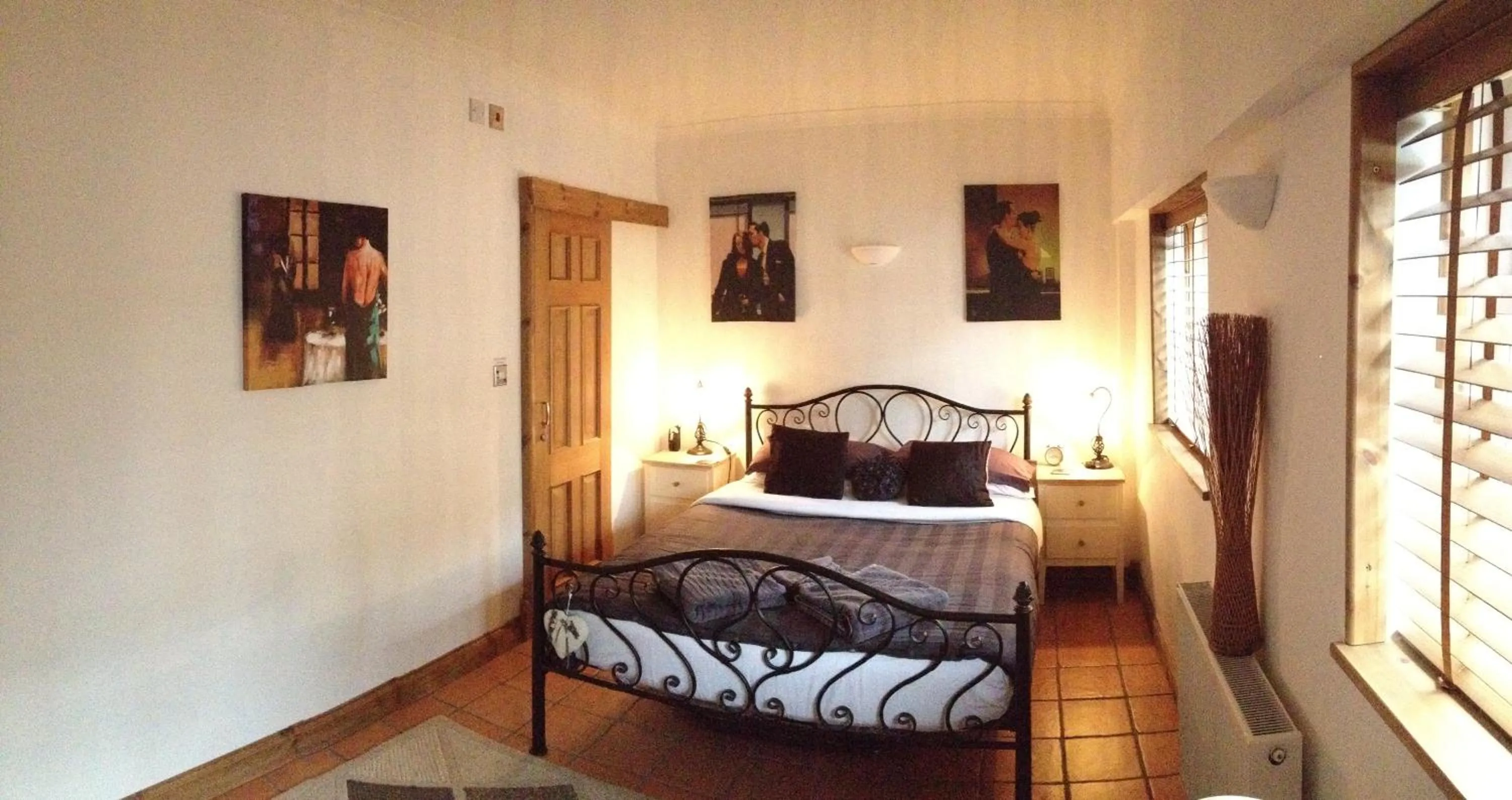 Bedroom, Bed in Tanglewood Gatwick Bed & Breakfast