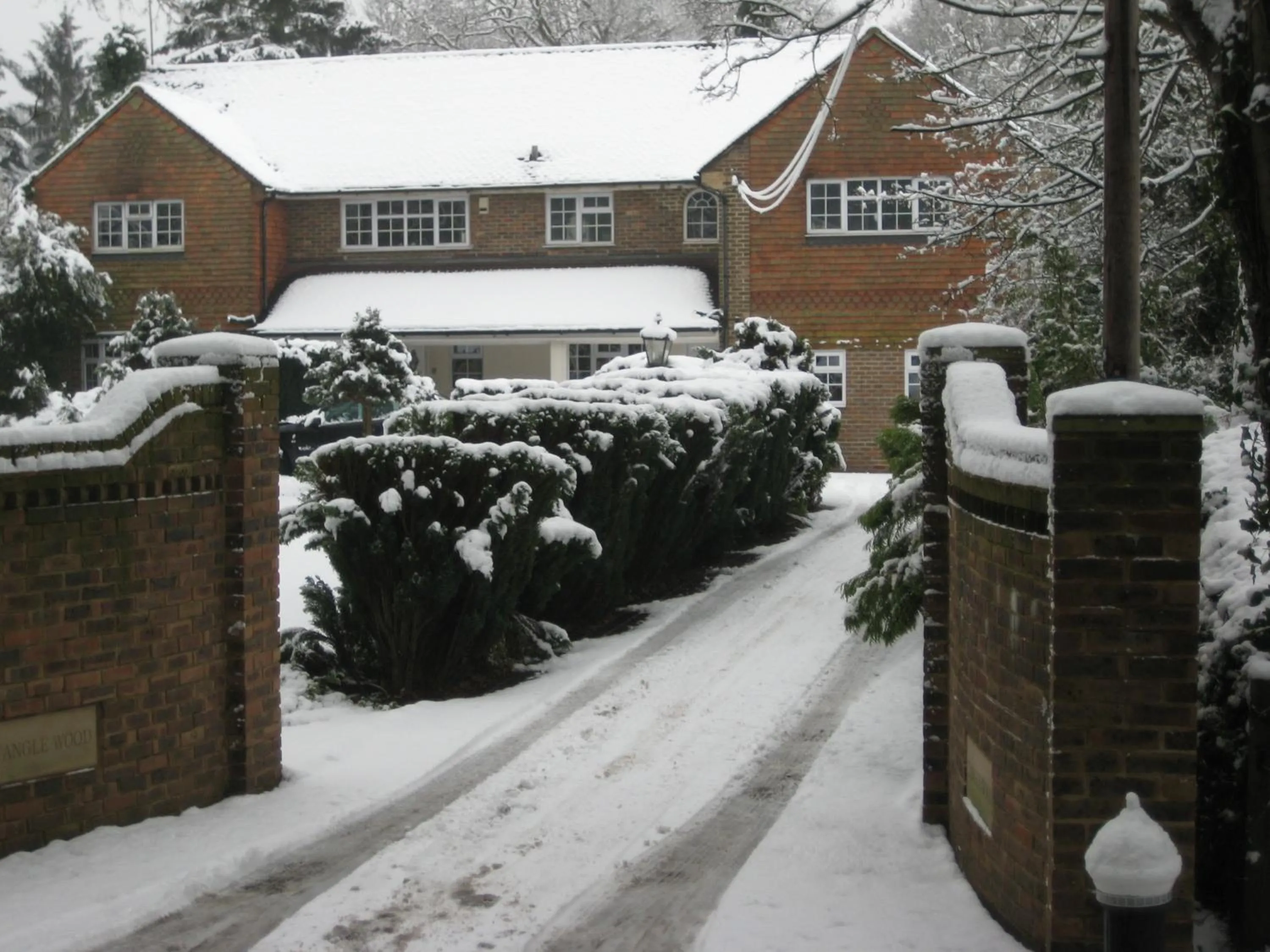 Facade/entrance in Tanglewood Gatwick Bed & Breakfast