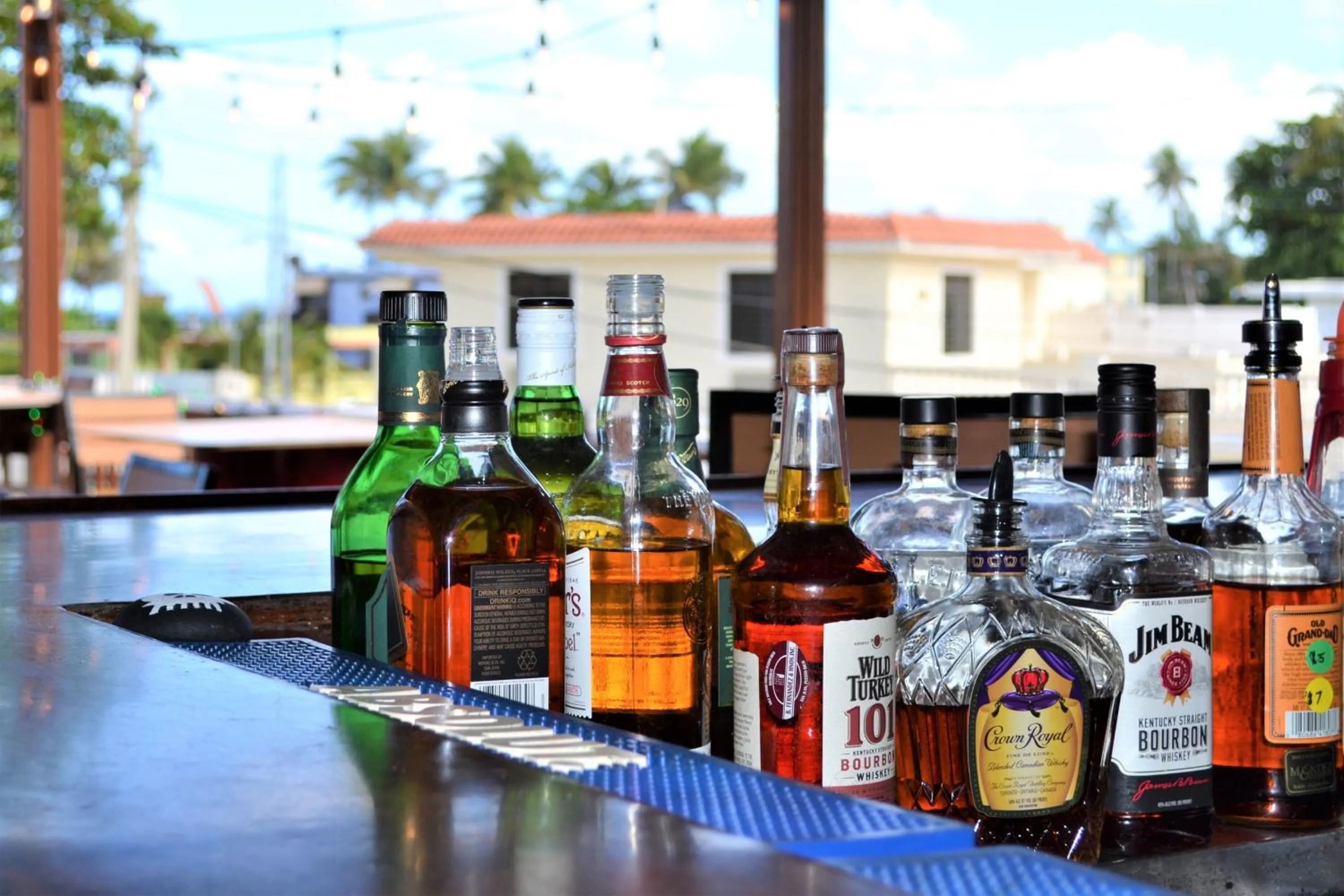 Food and drinks in Casa Verde Hotel - Steps to the Beach, Pool, Restaurant & Bar