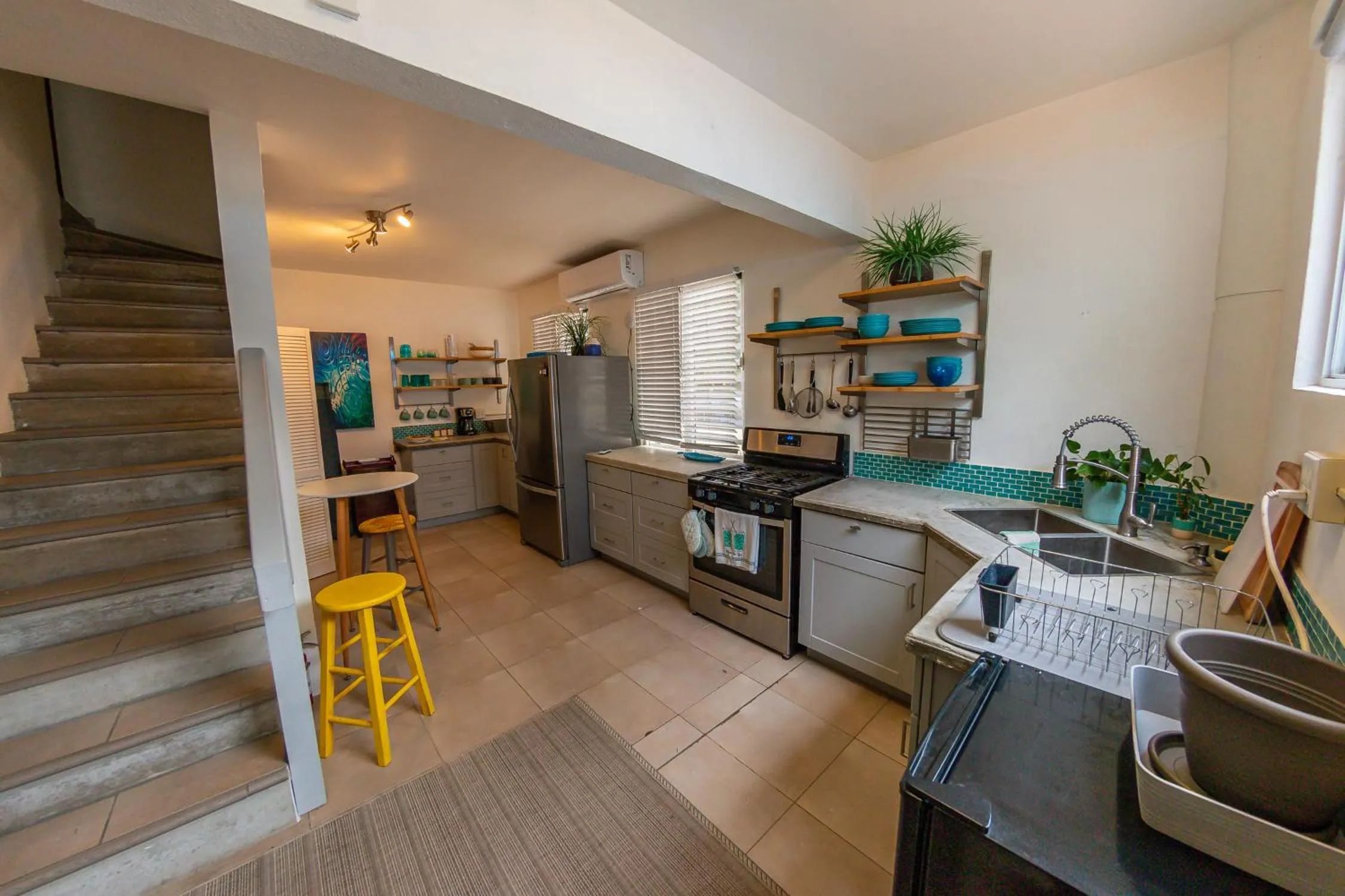 Kitchen or kitchenette in Casa Verde Hotel - Steps to the Beach, Pool, Restaurant & Bar