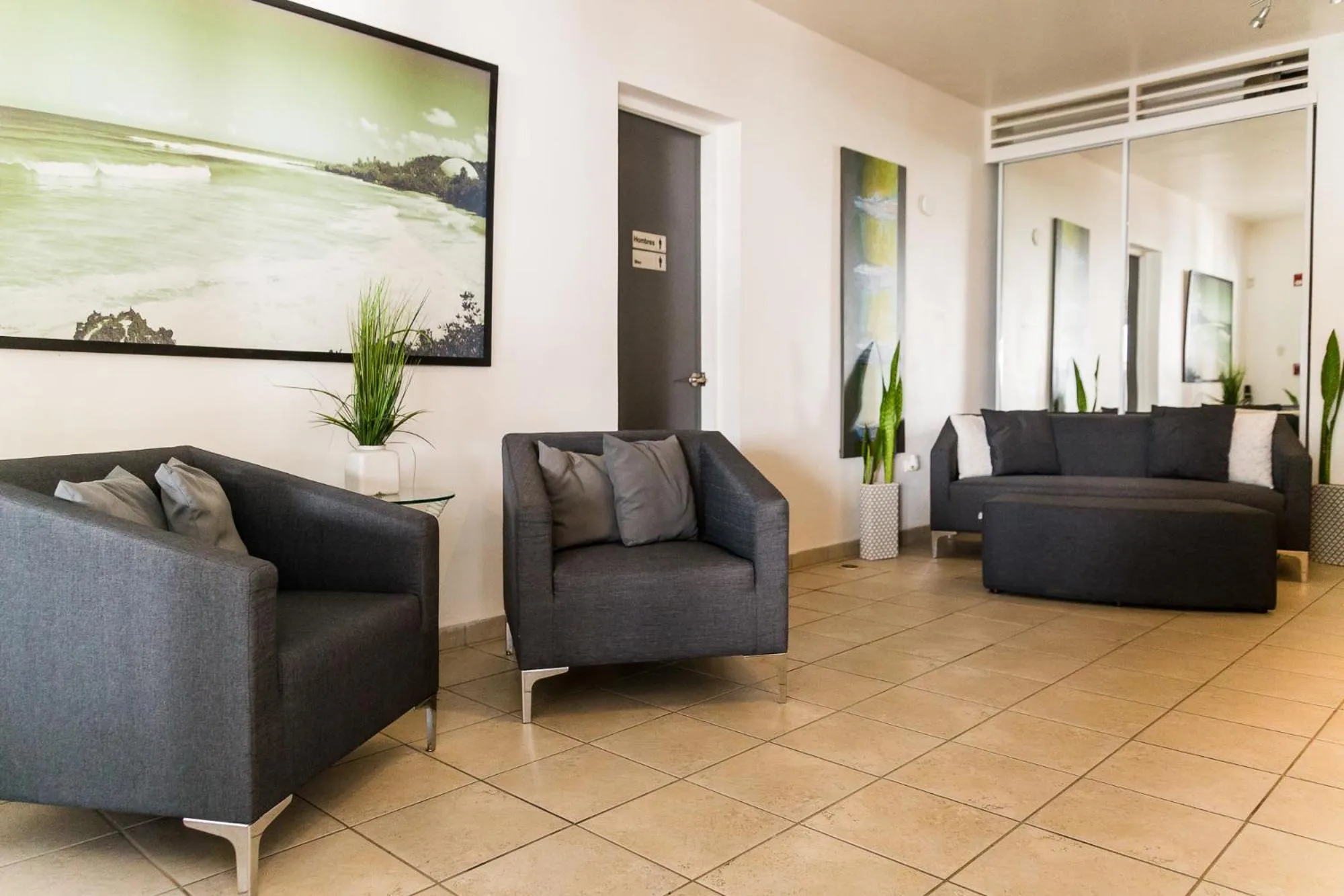 Lobby or reception in Casa Verde Hotel - Steps to the Beach, Pool, Restaurant & Bar