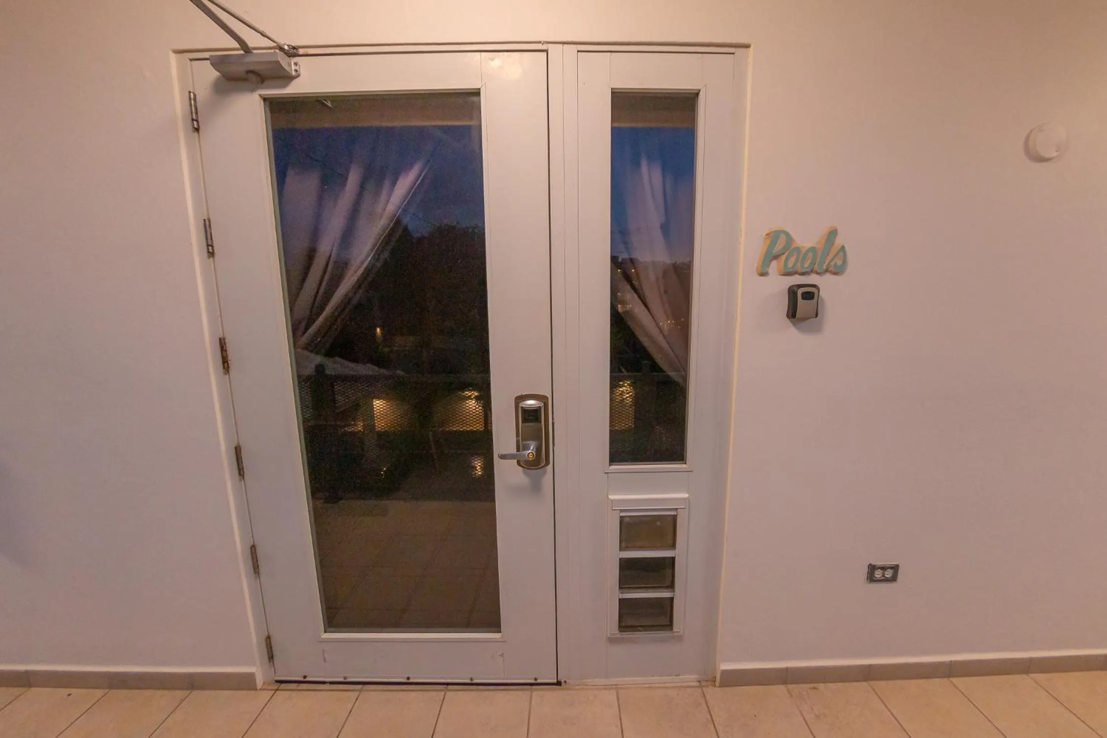 Facade/entrance in Casa Verde Hotel - Steps to the Beach, Pool, Restaurant & Bar