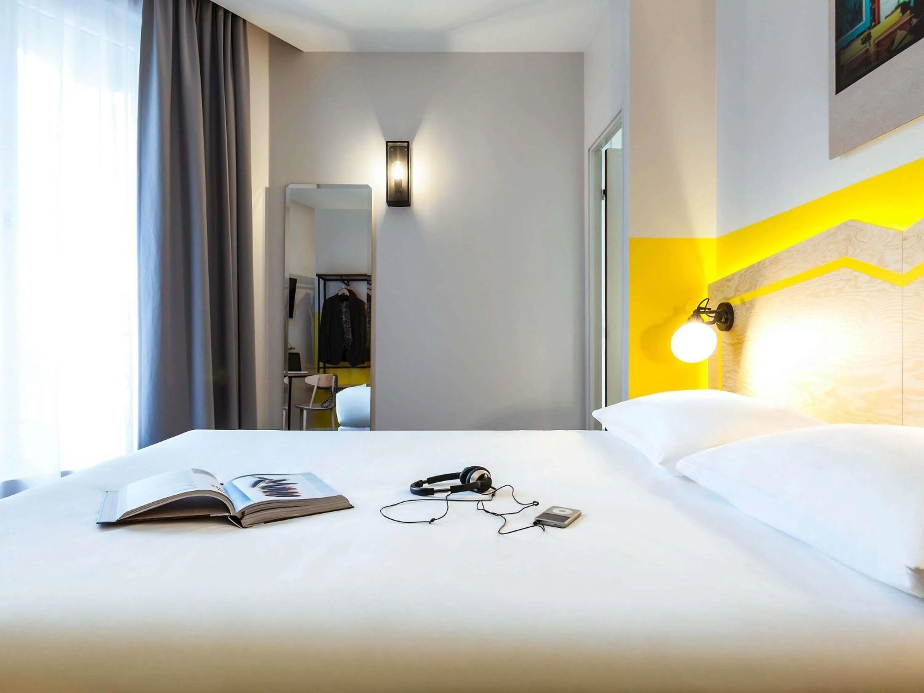 Bedroom, Bed in ibis Styles Paris Nation Porte De Montreuil