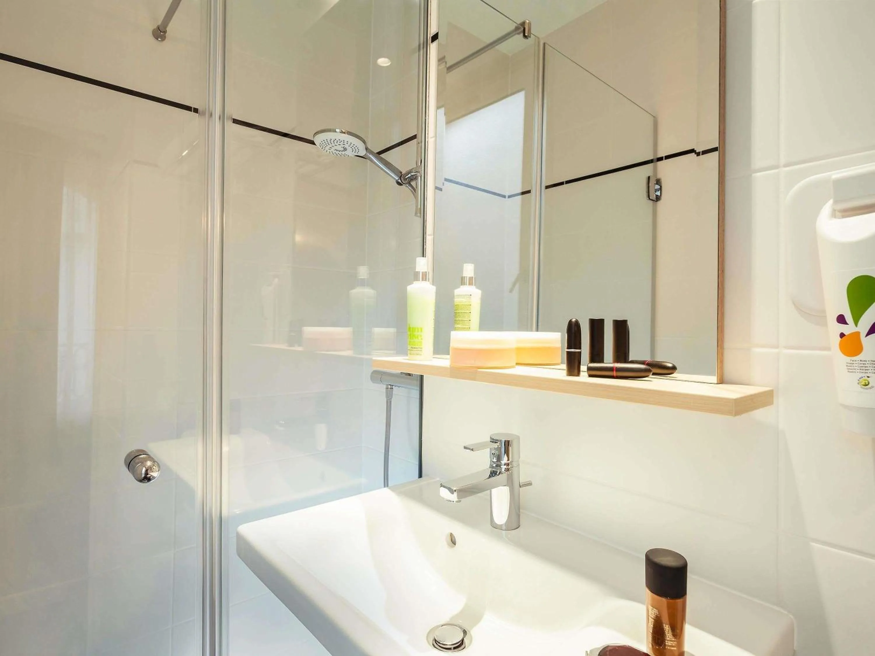 Bedroom in ibis Styles Paris Nation Porte De Montreuil