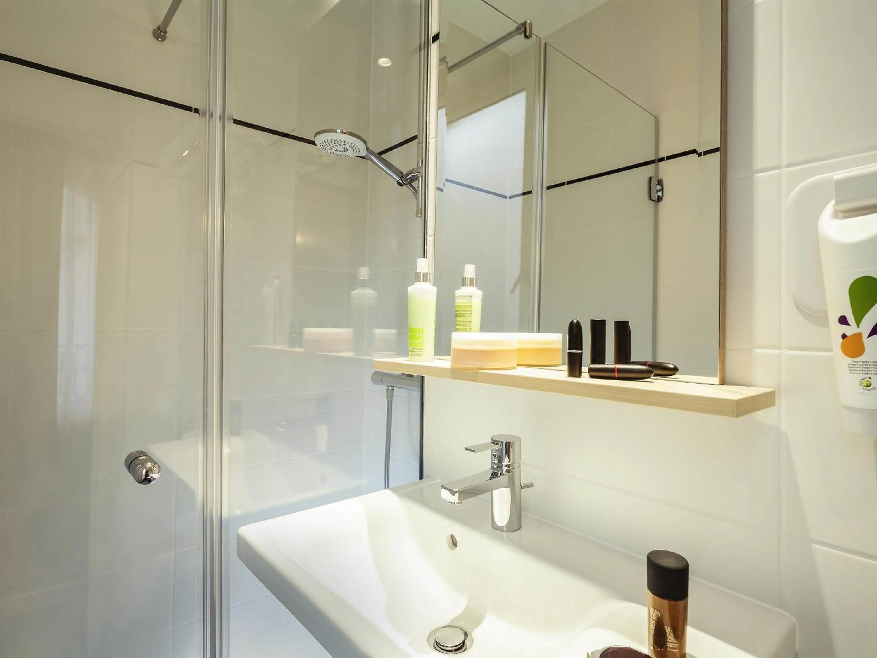 Bedroom in ibis Styles Paris Nation Porte De Montreuil