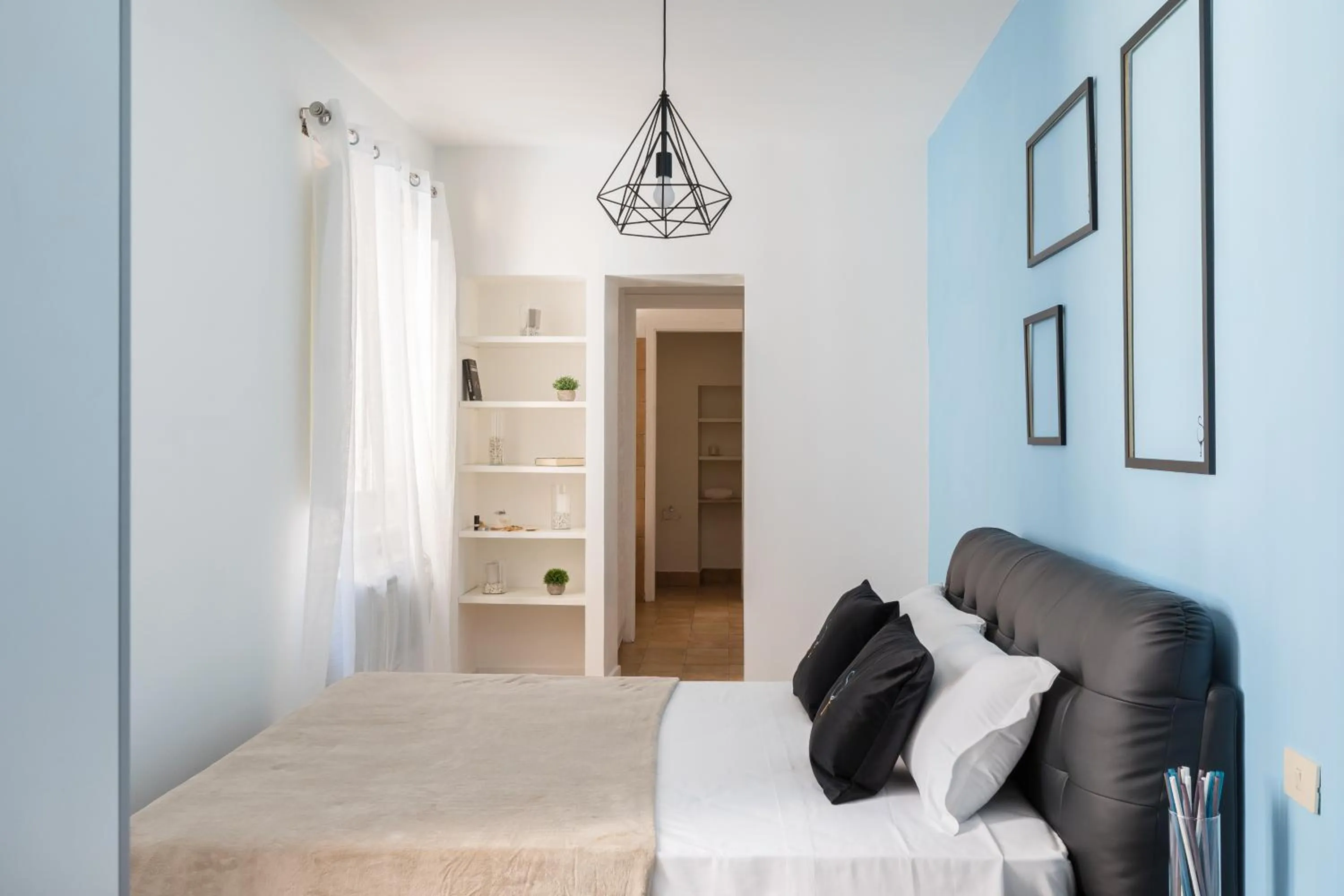 Bed in A World Aparts - 13 T.Argentina