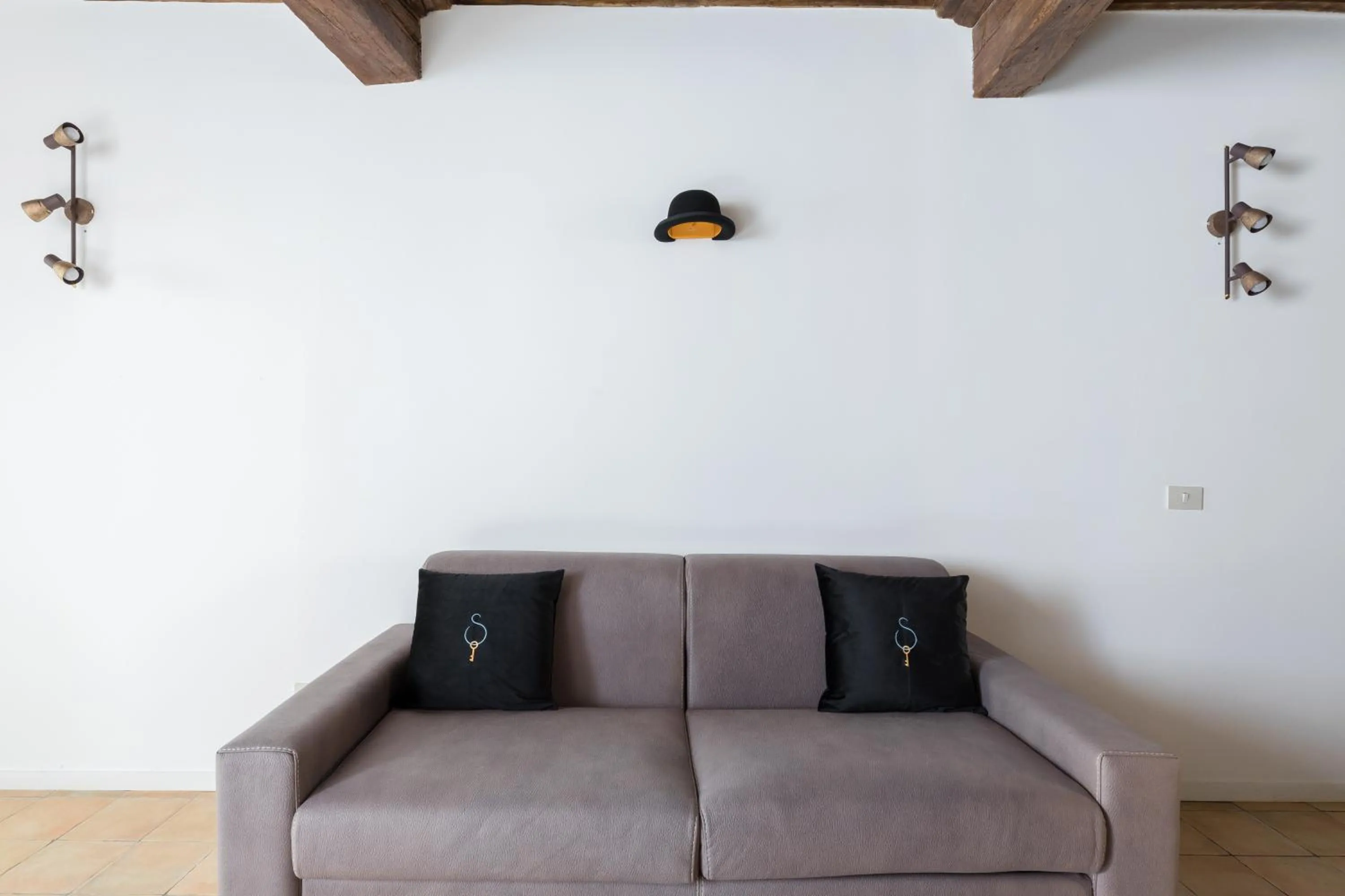 A World Aparts - 13 T.Argentina