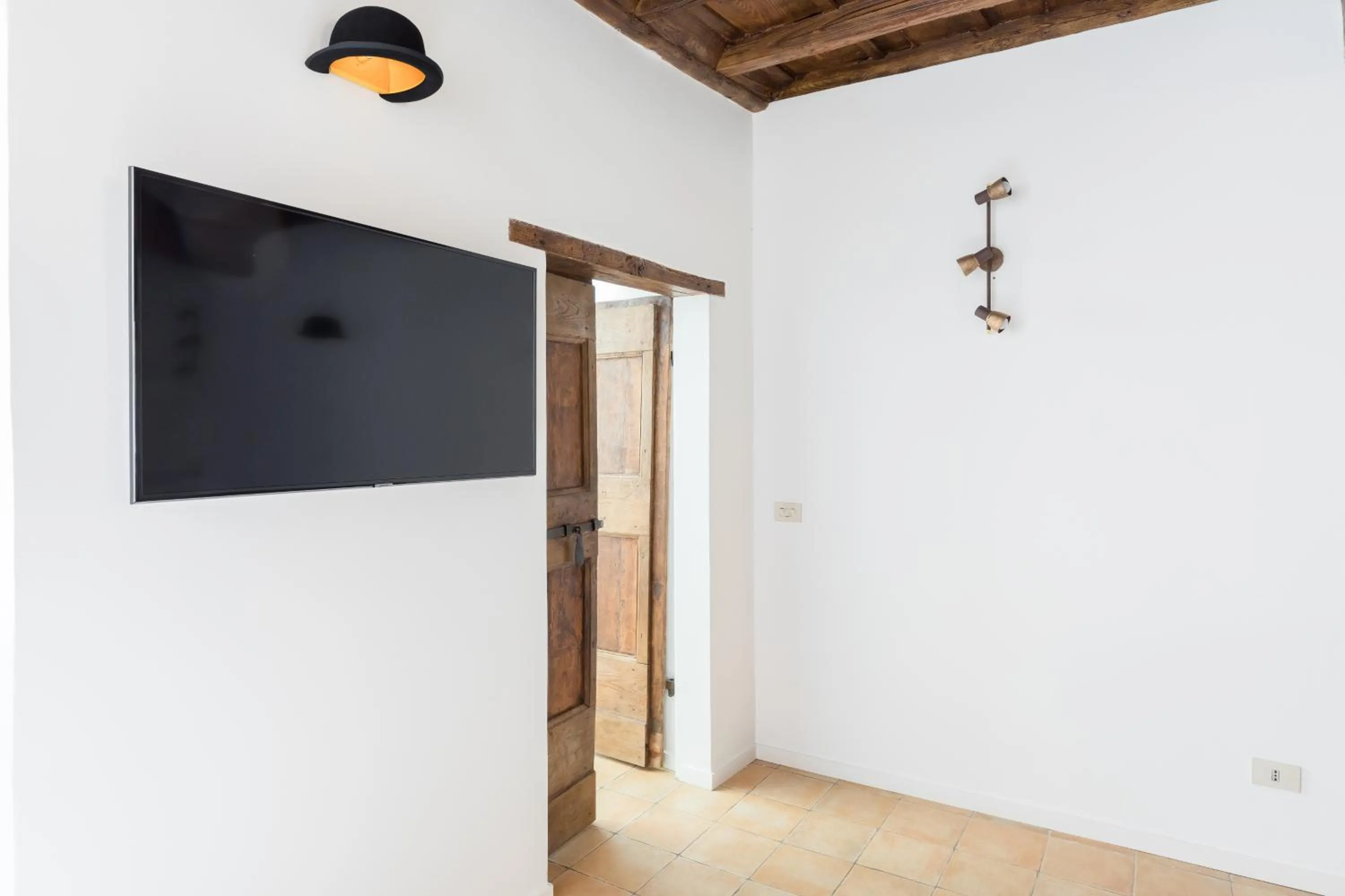 A World Aparts - 13 T.Argentina