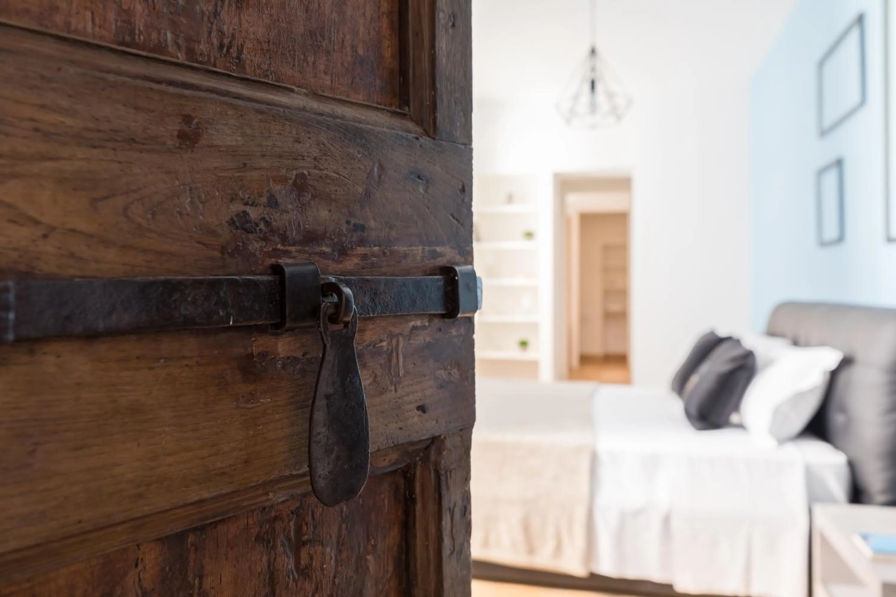 Bed in A World Aparts - 13 T.Argentina