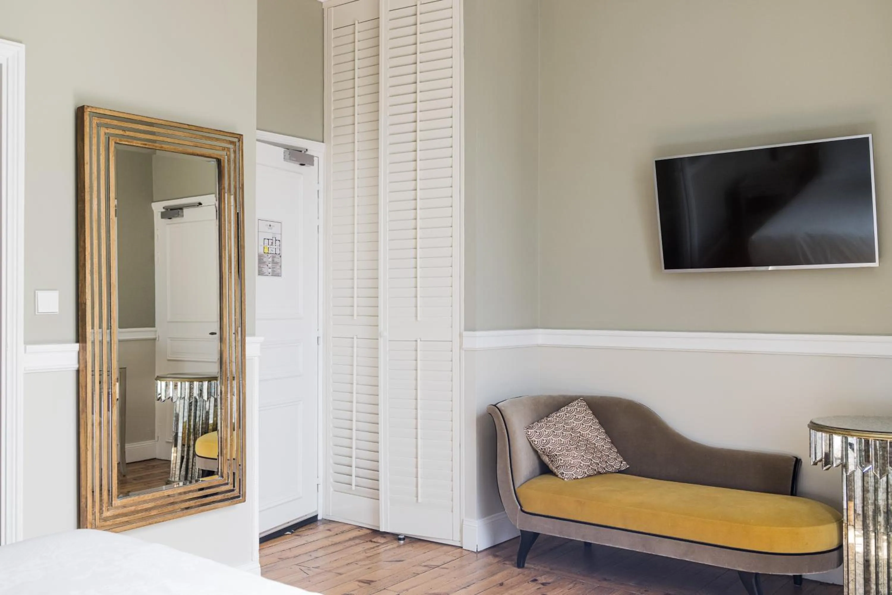 Seating area in Hotel Saint Julien