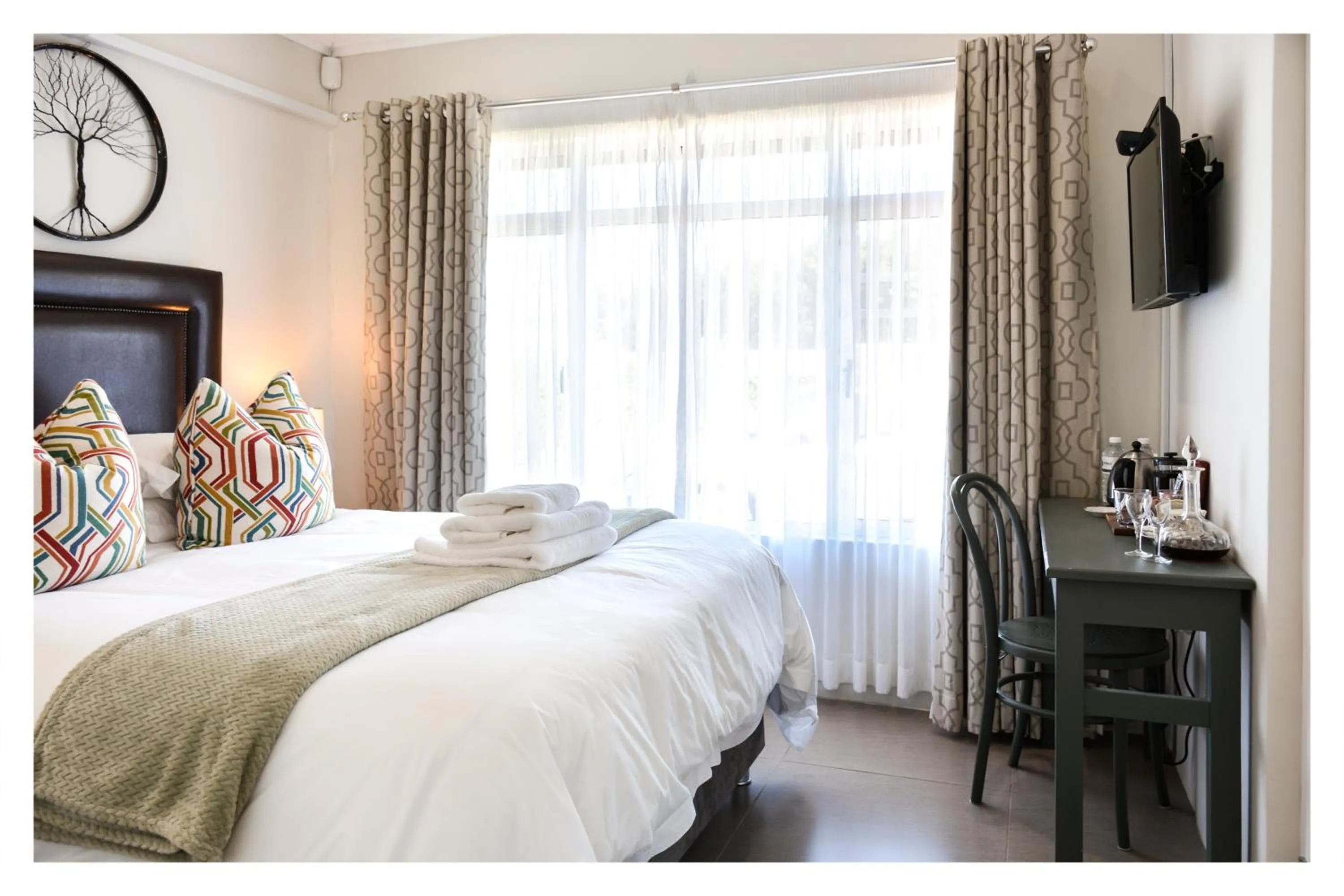 View (from property/room), Bed in 66 On Monzali 4 Star Luxury Guesthouse