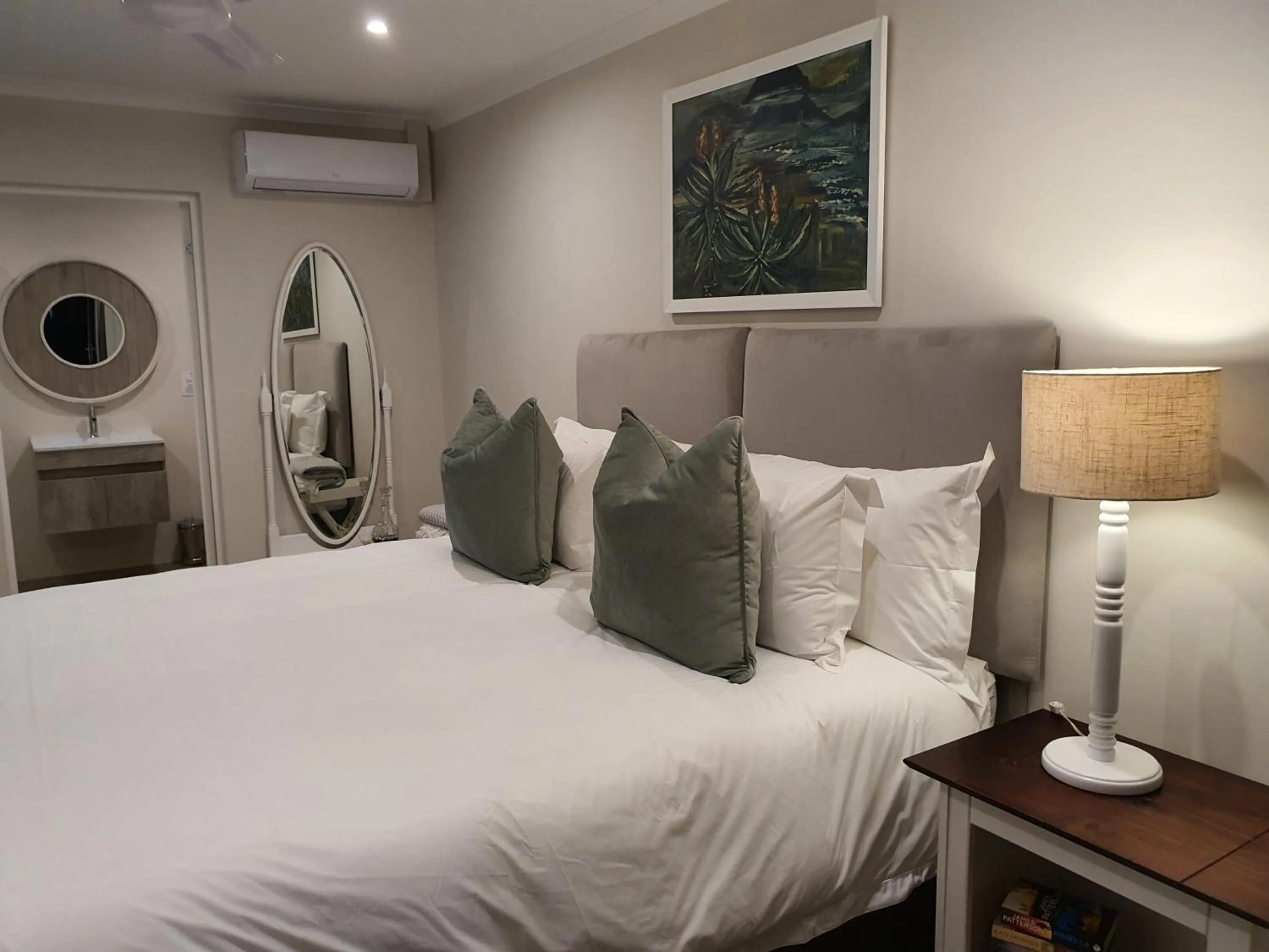 Shower, Bed in 66 On Monzali 4 Star Luxury Guesthouse