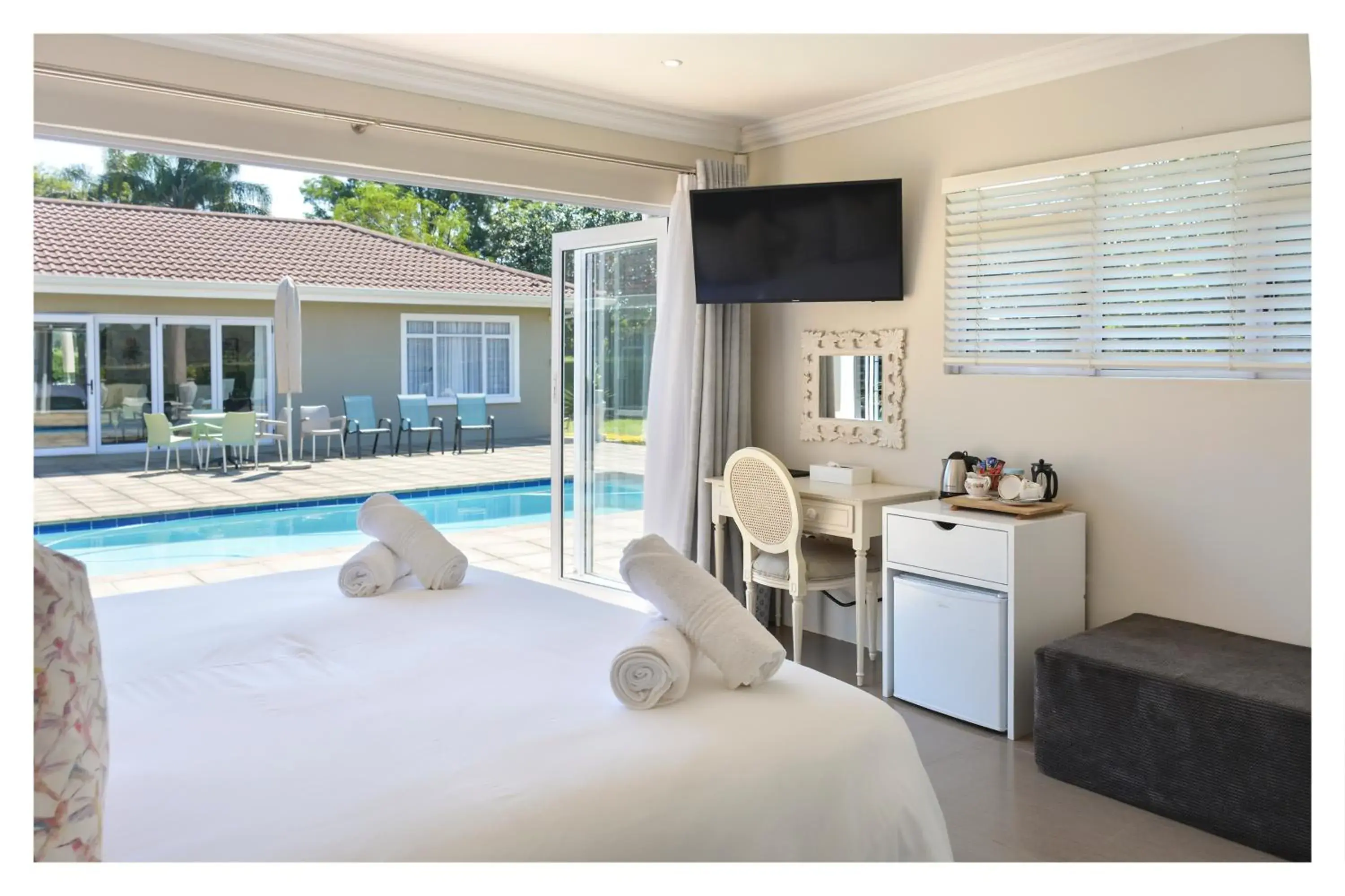 Double Room in 66 On Monzali 4 Star Luxury Guesthouse Double Room in 66 On Monzali 4 Star Luxury Guesthouse