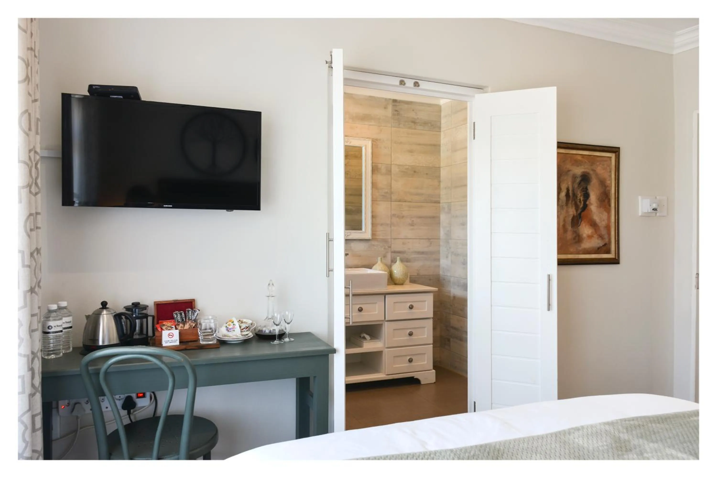 Toilet, Bed in 66 On Monzali 4 Star Luxury Guesthouse