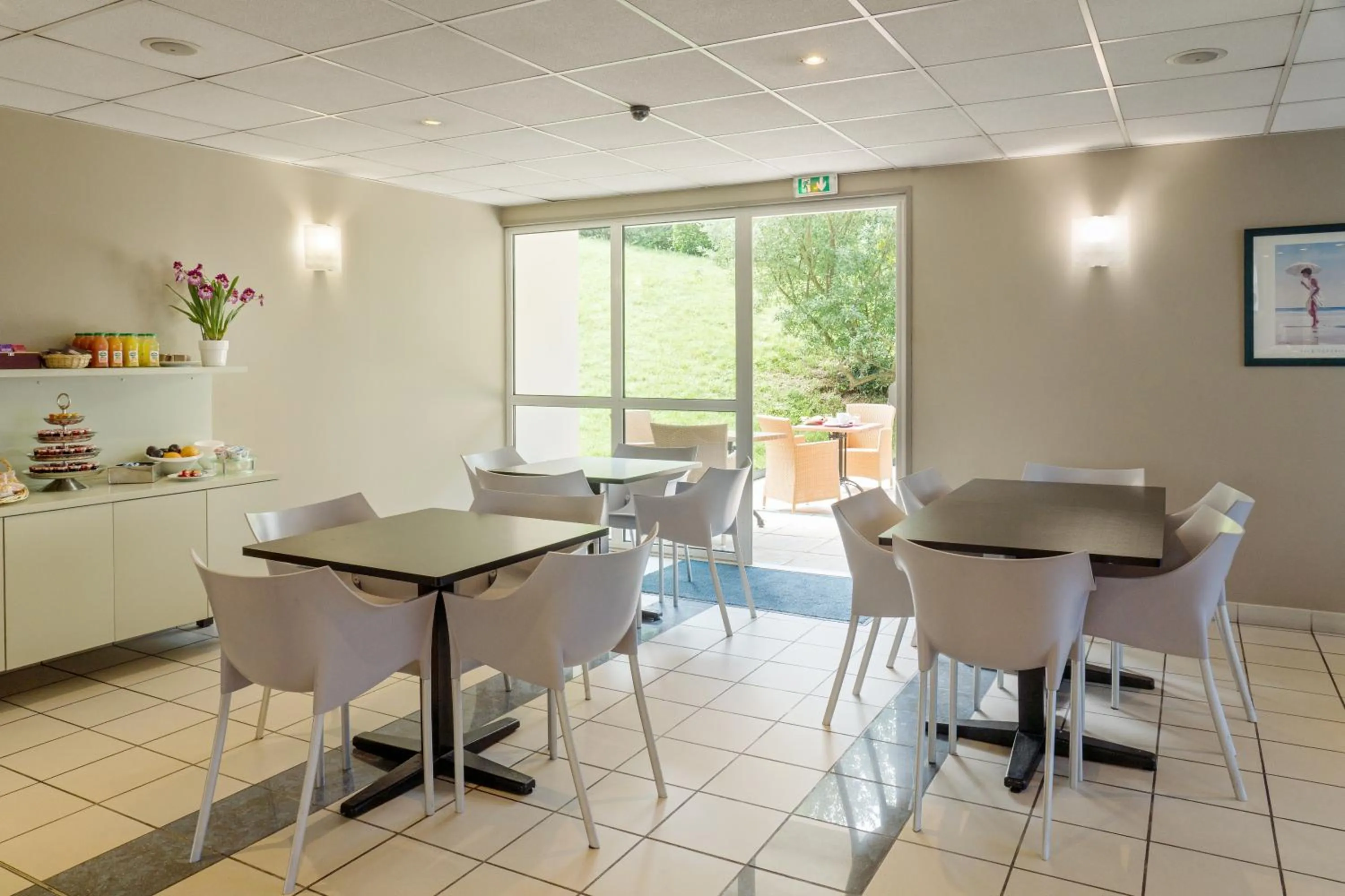 Buffet breakfast in Résidence Biarritz Ocean