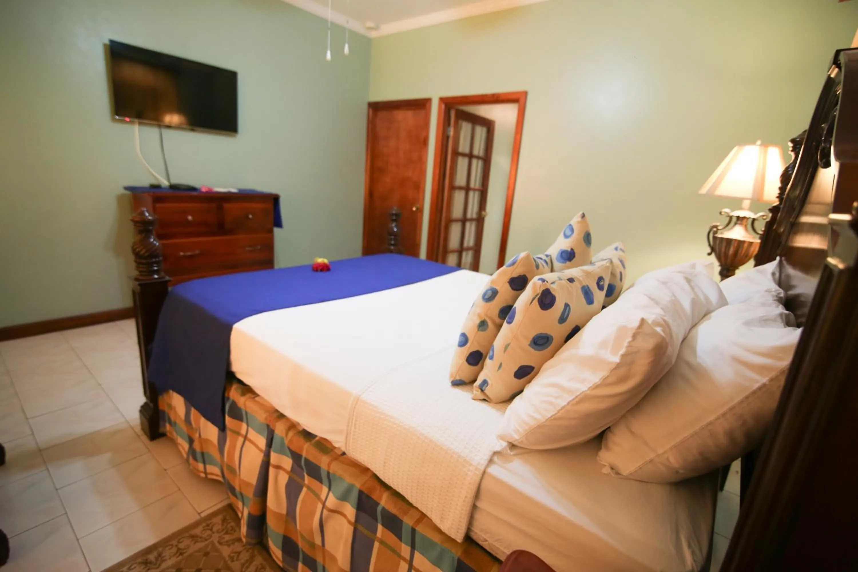 Photo of the whole room, Bed in Rayon Hotel