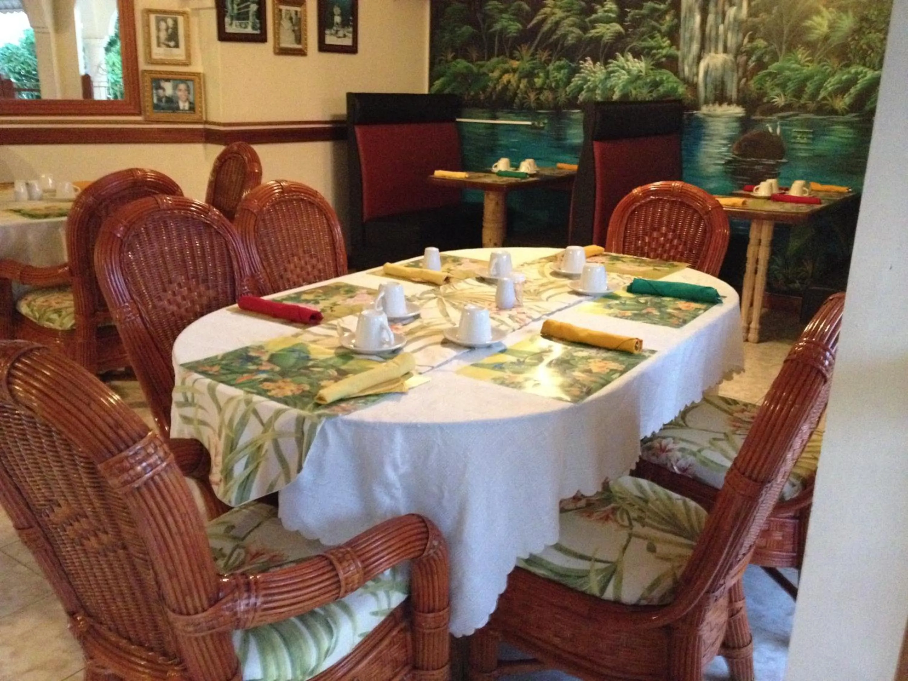 Lounge or bar in Rayon Hotel