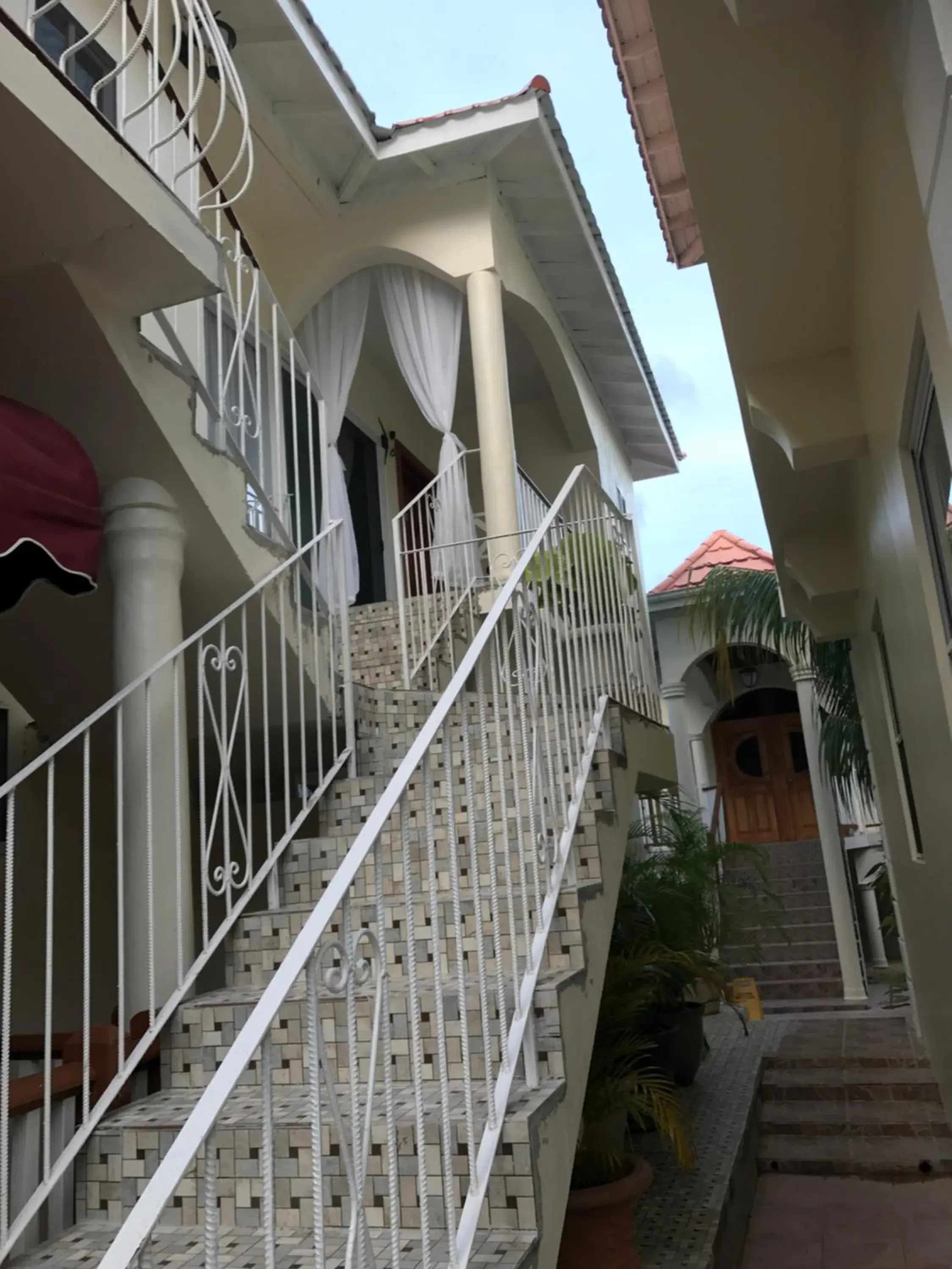 Facade/entrance in Rayon Hotel Facade/entrance in Rayon Hotel