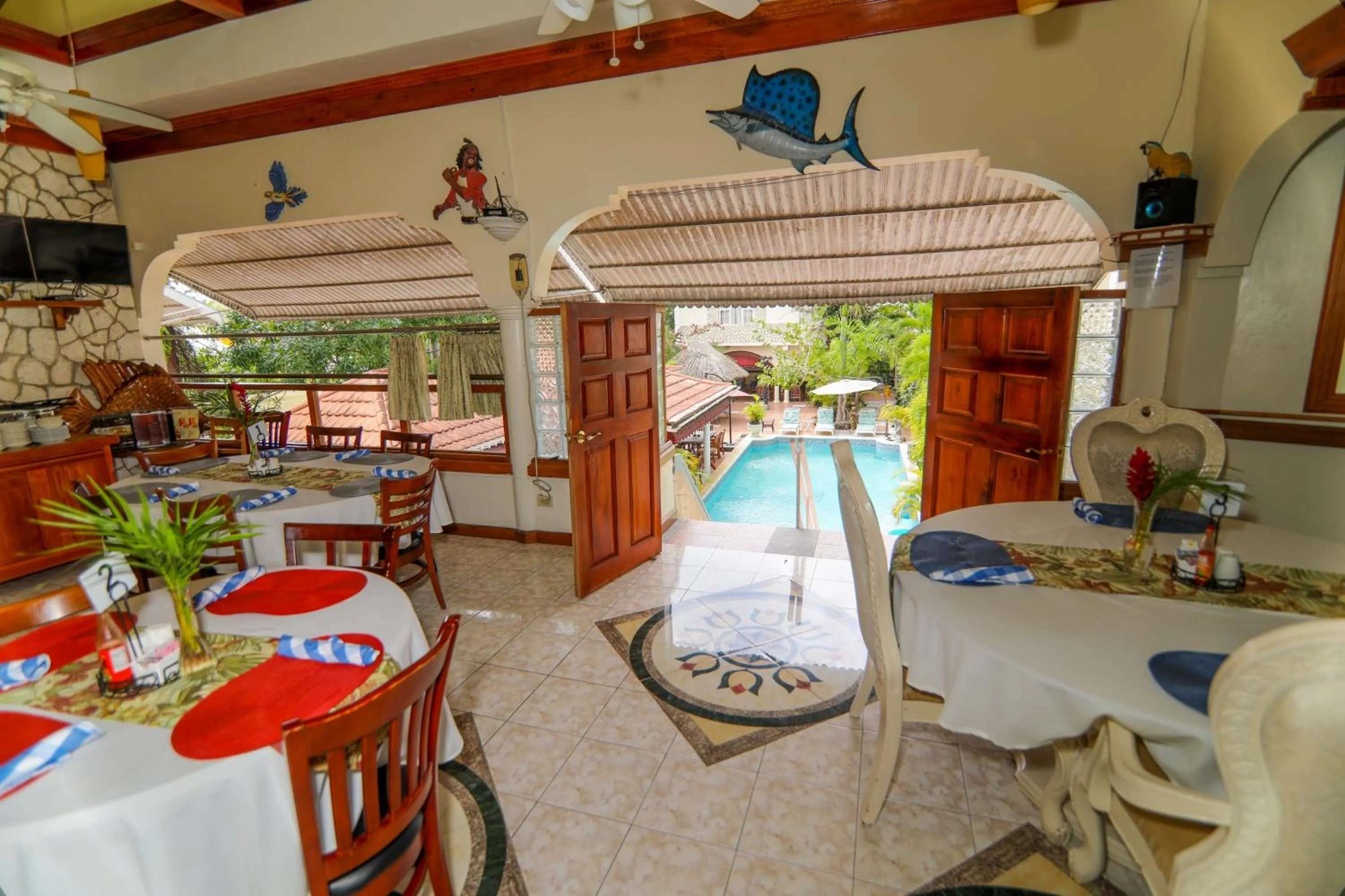 Restaurant/places to eat in Rayon Hotel