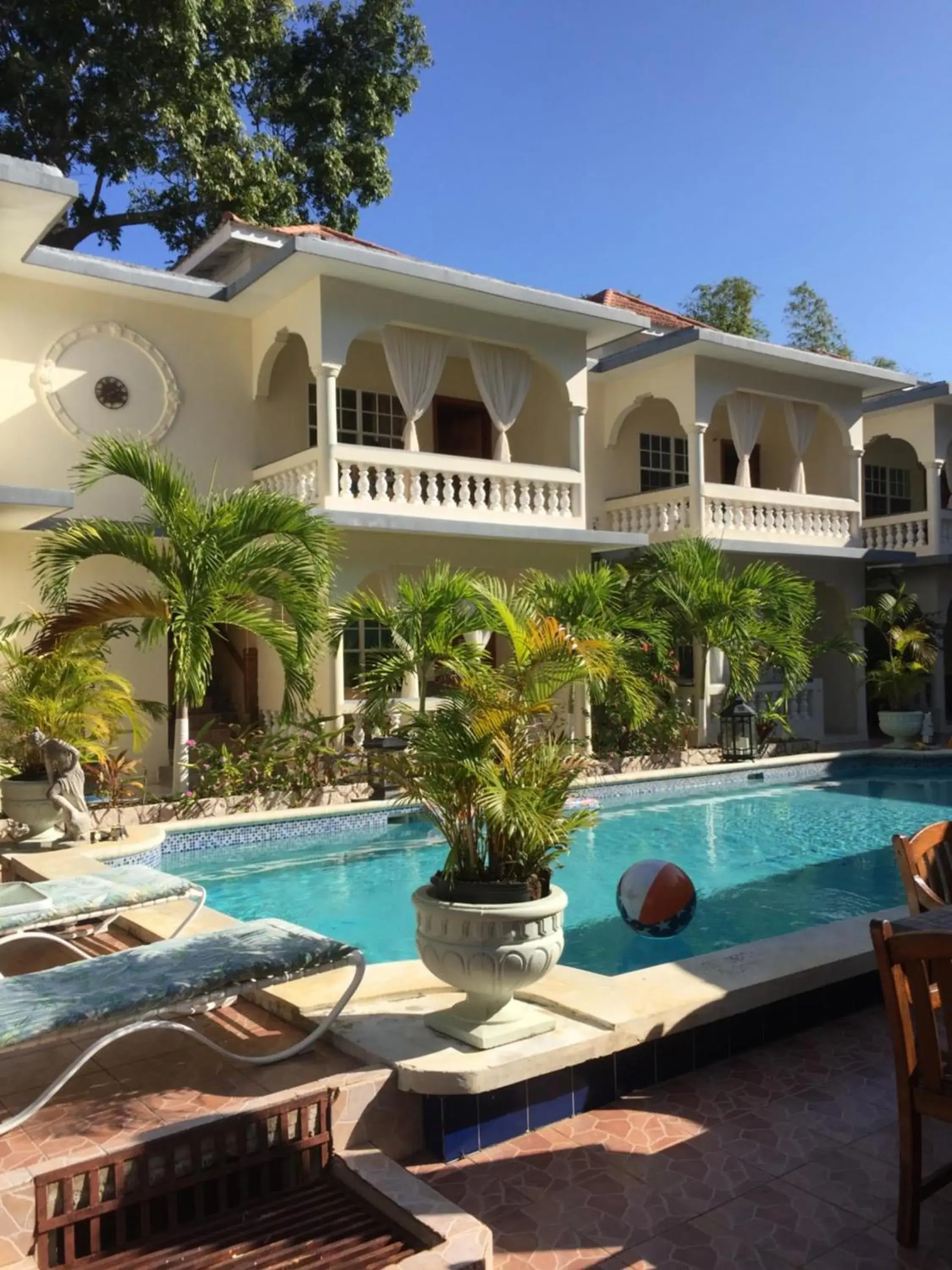 Swimming pool in Rayon Hotel Swimming pool in Rayon Hotel