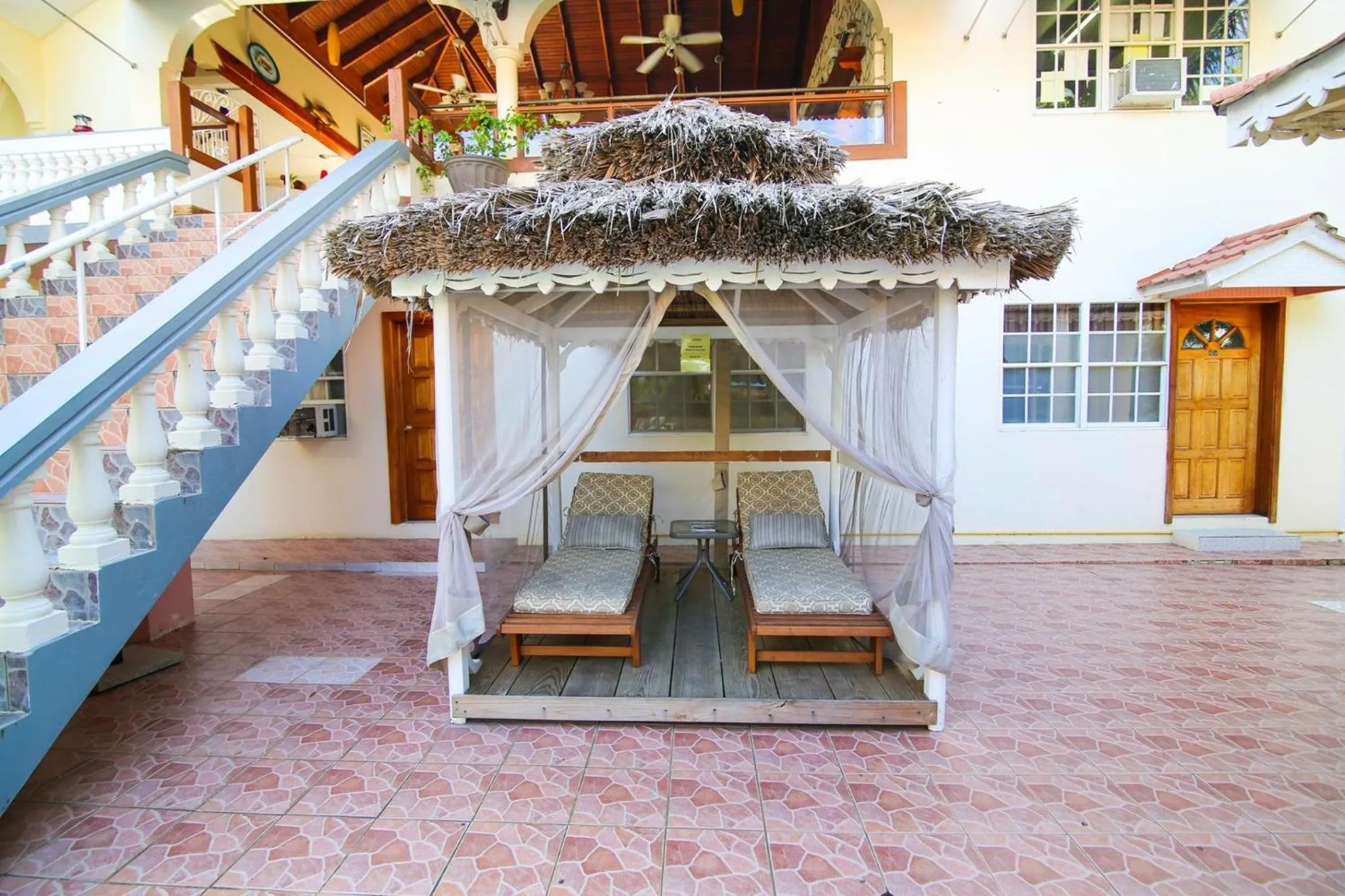 Area and facilities in Rayon Hotel