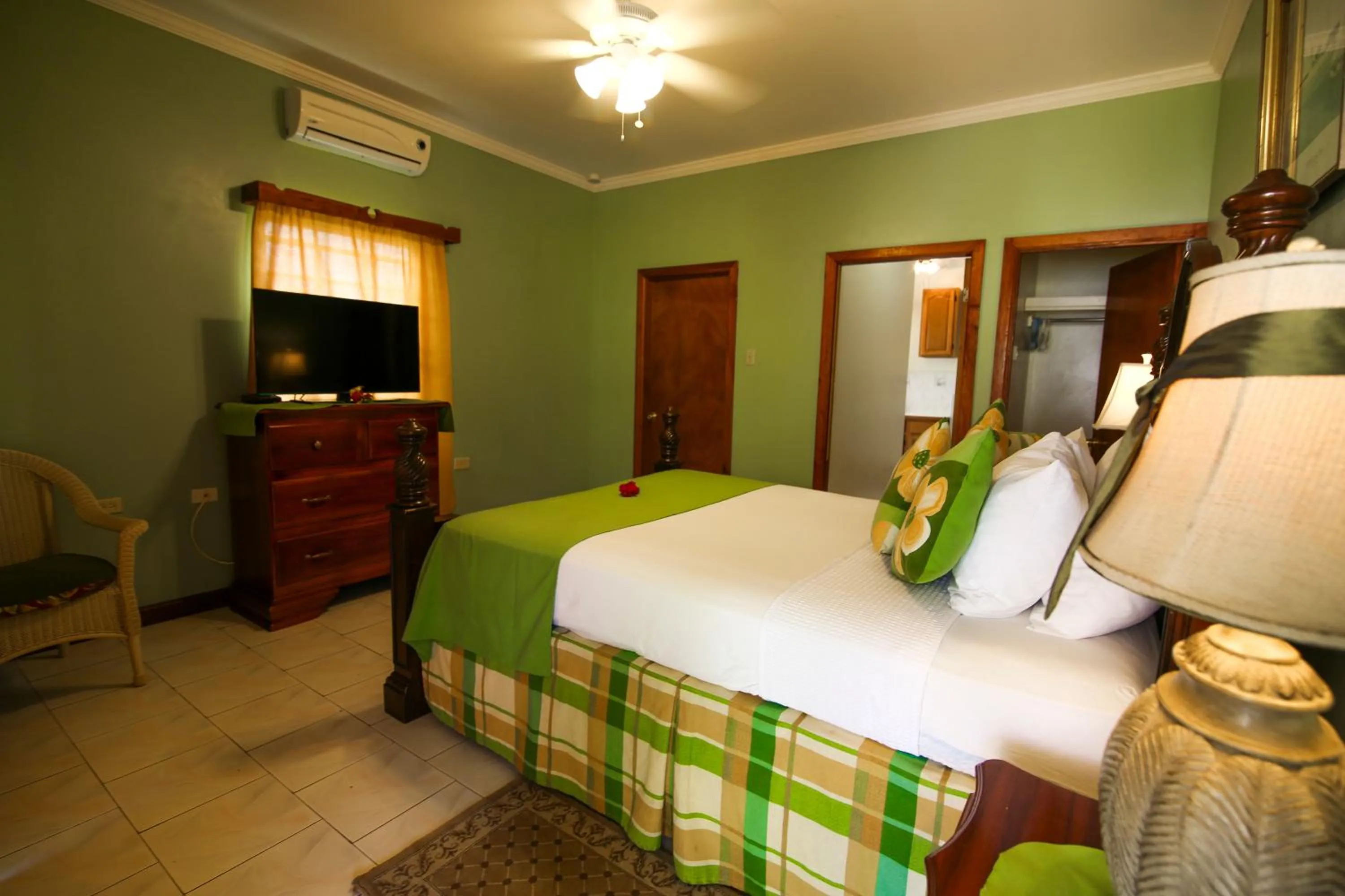 Photo of the whole room, Bed in Rayon Hotel