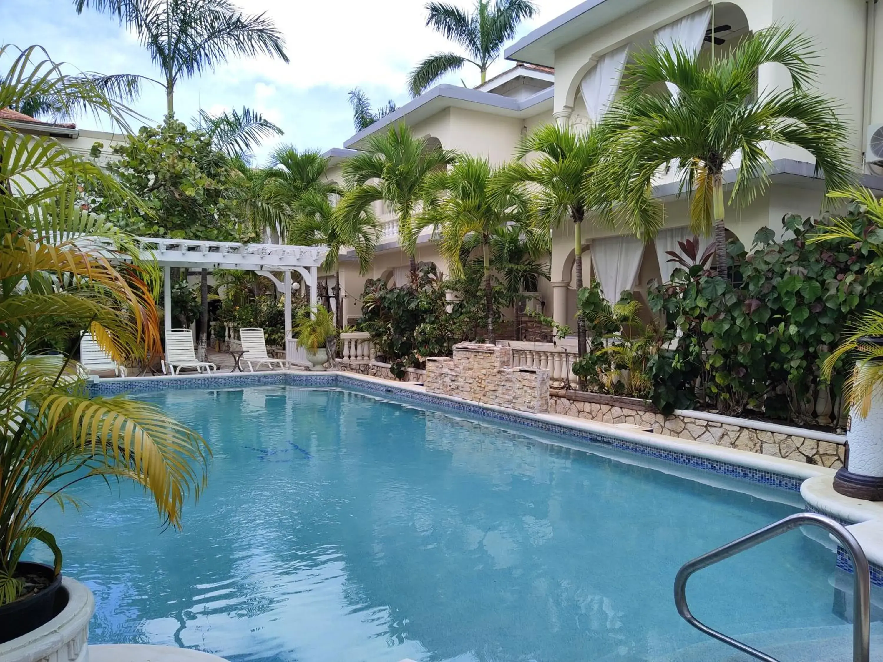 Swimming pool in Rayon Hotel Swimming pool in Rayon Hotel