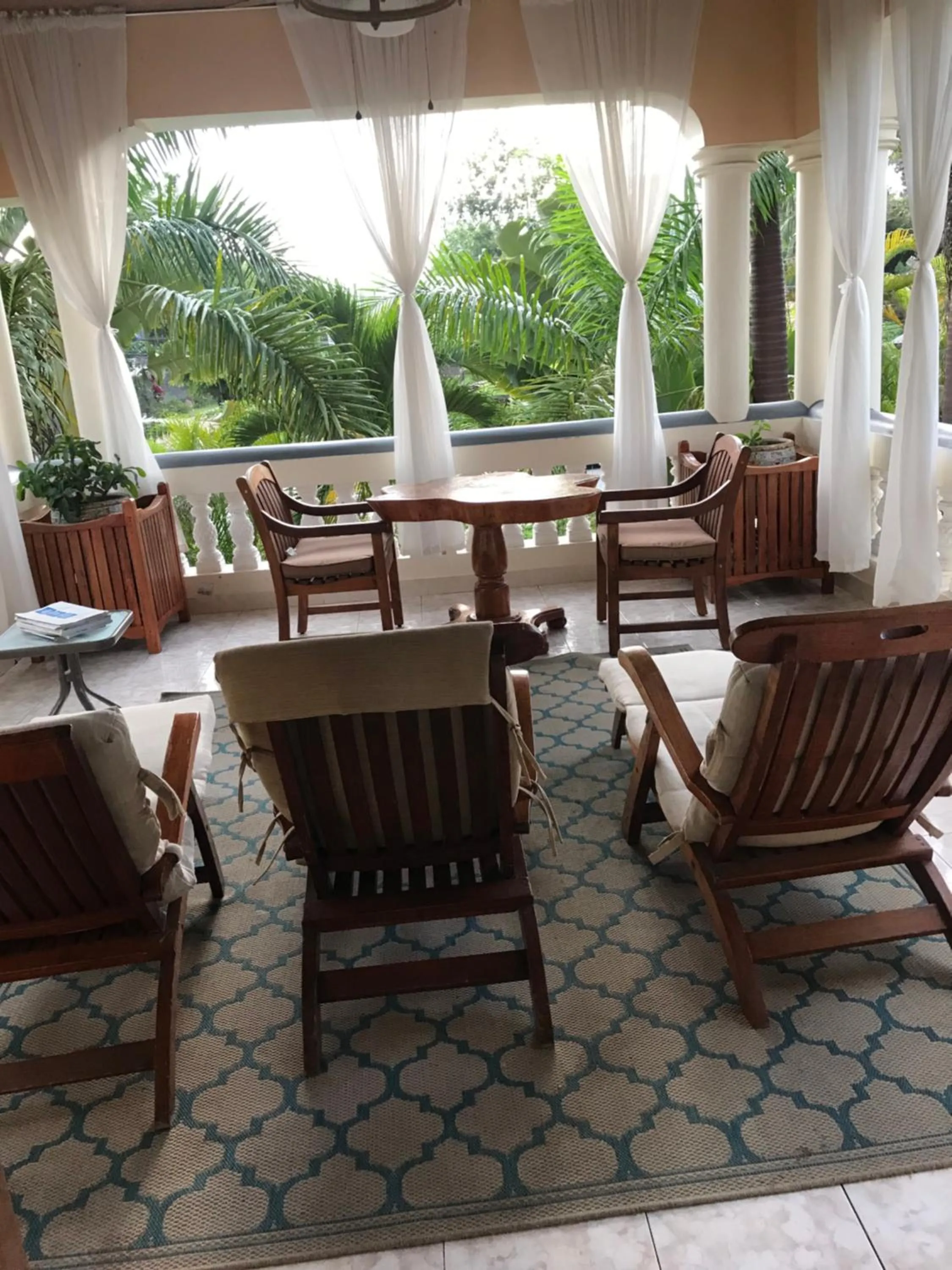 Seating area in Rayon Hotel