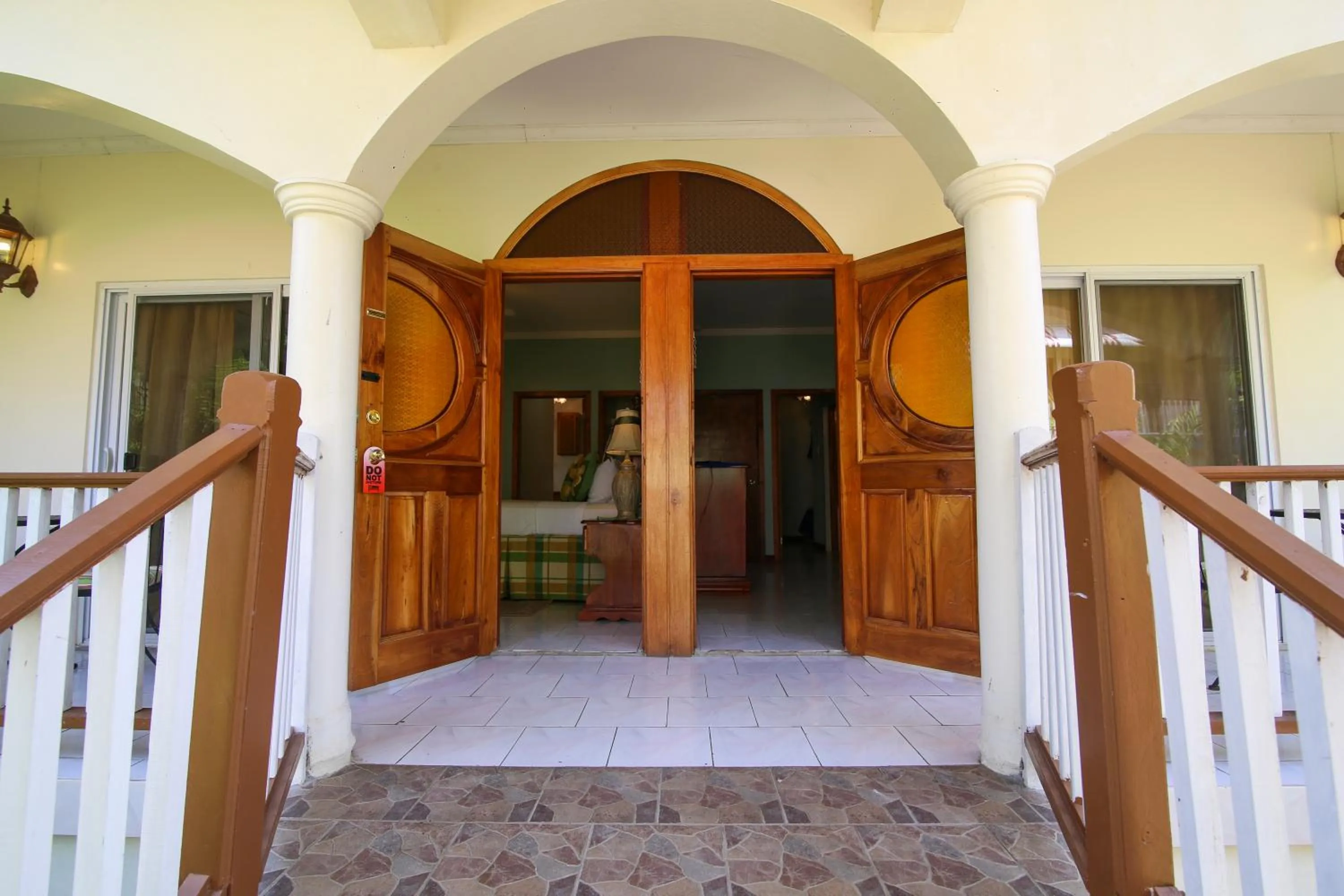 Facade/entrance in Rayon Hotel