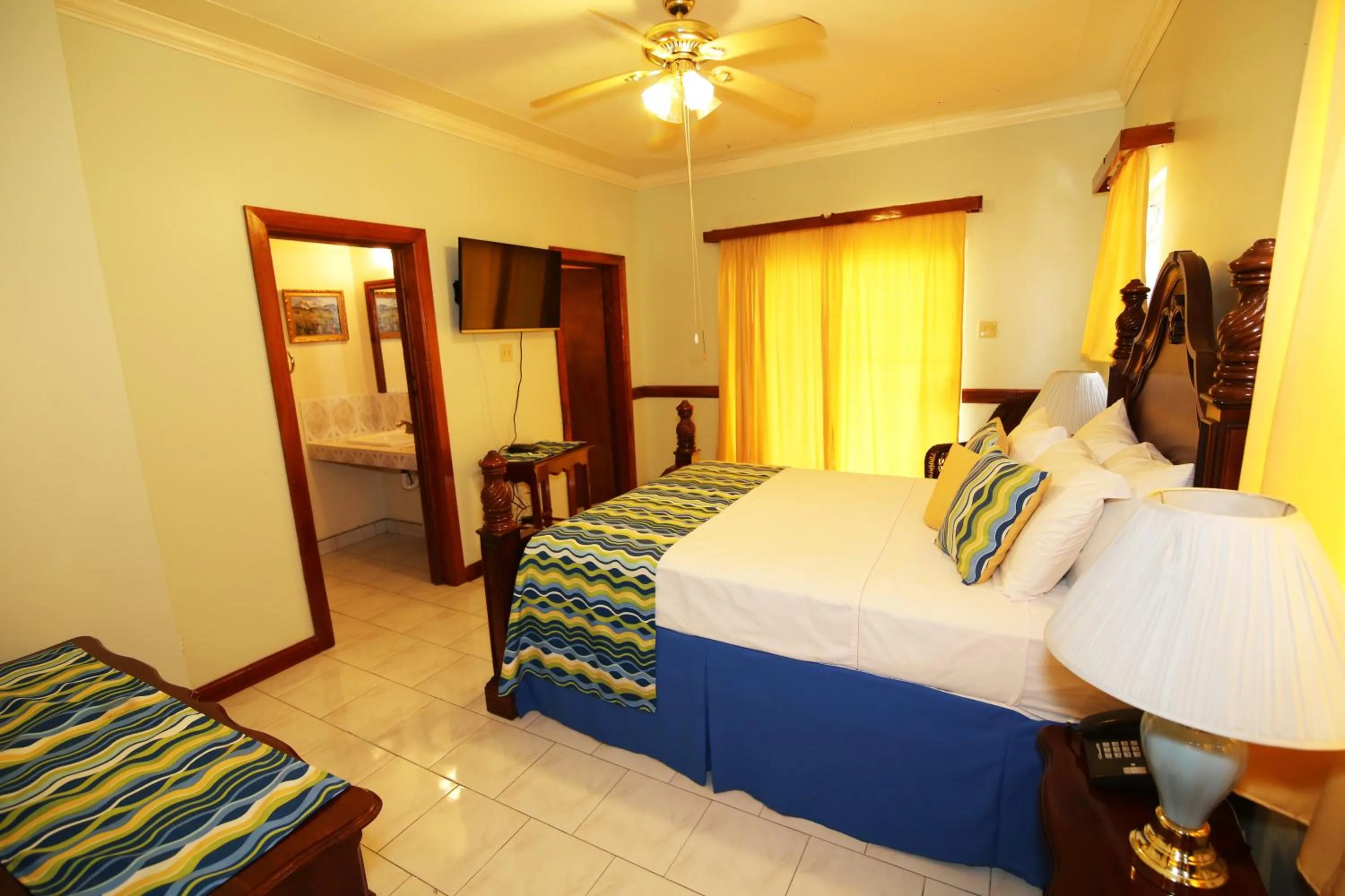 Photo of the whole room, Bed in Rayon Hotel