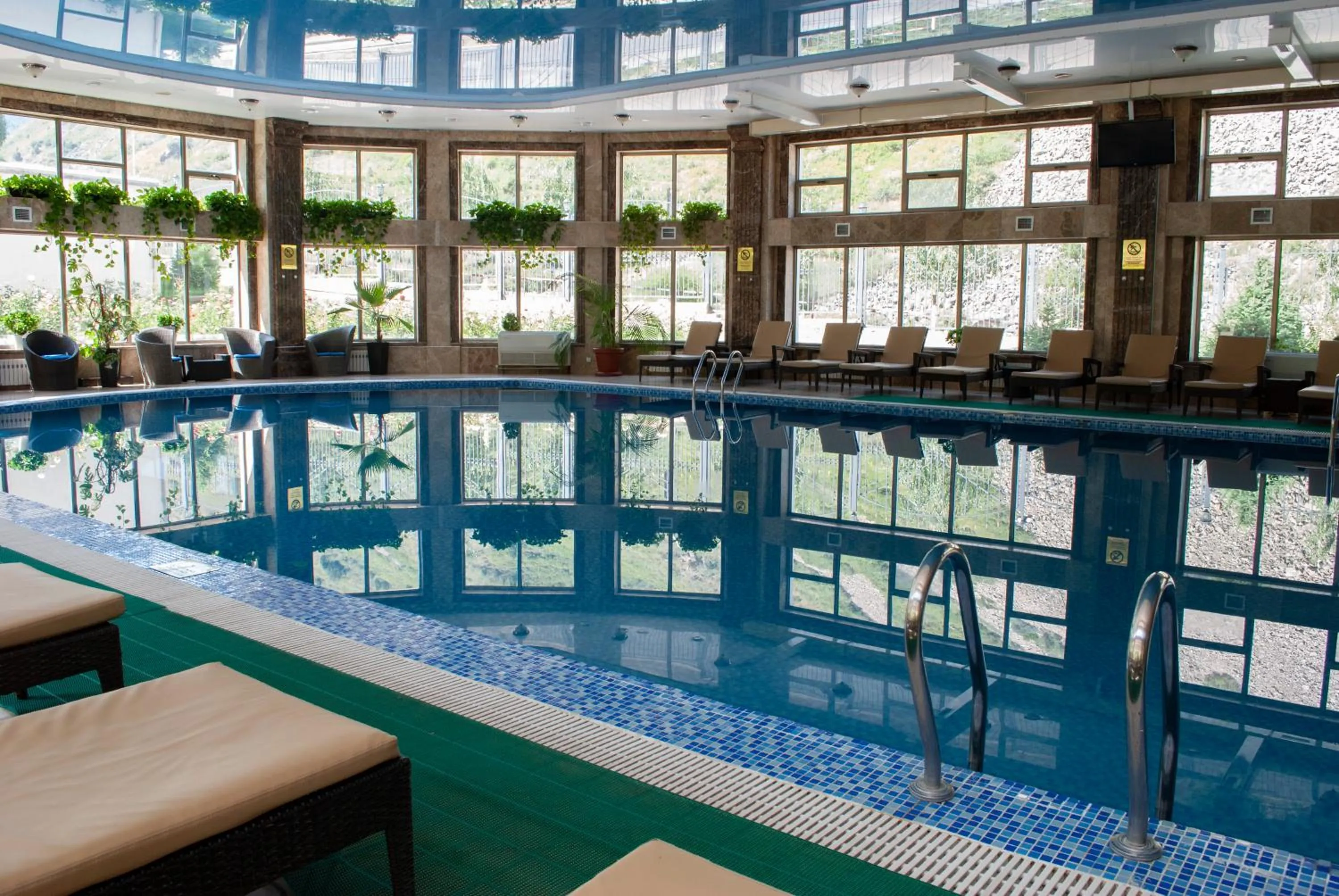 Swimming pool in Jannat Resort