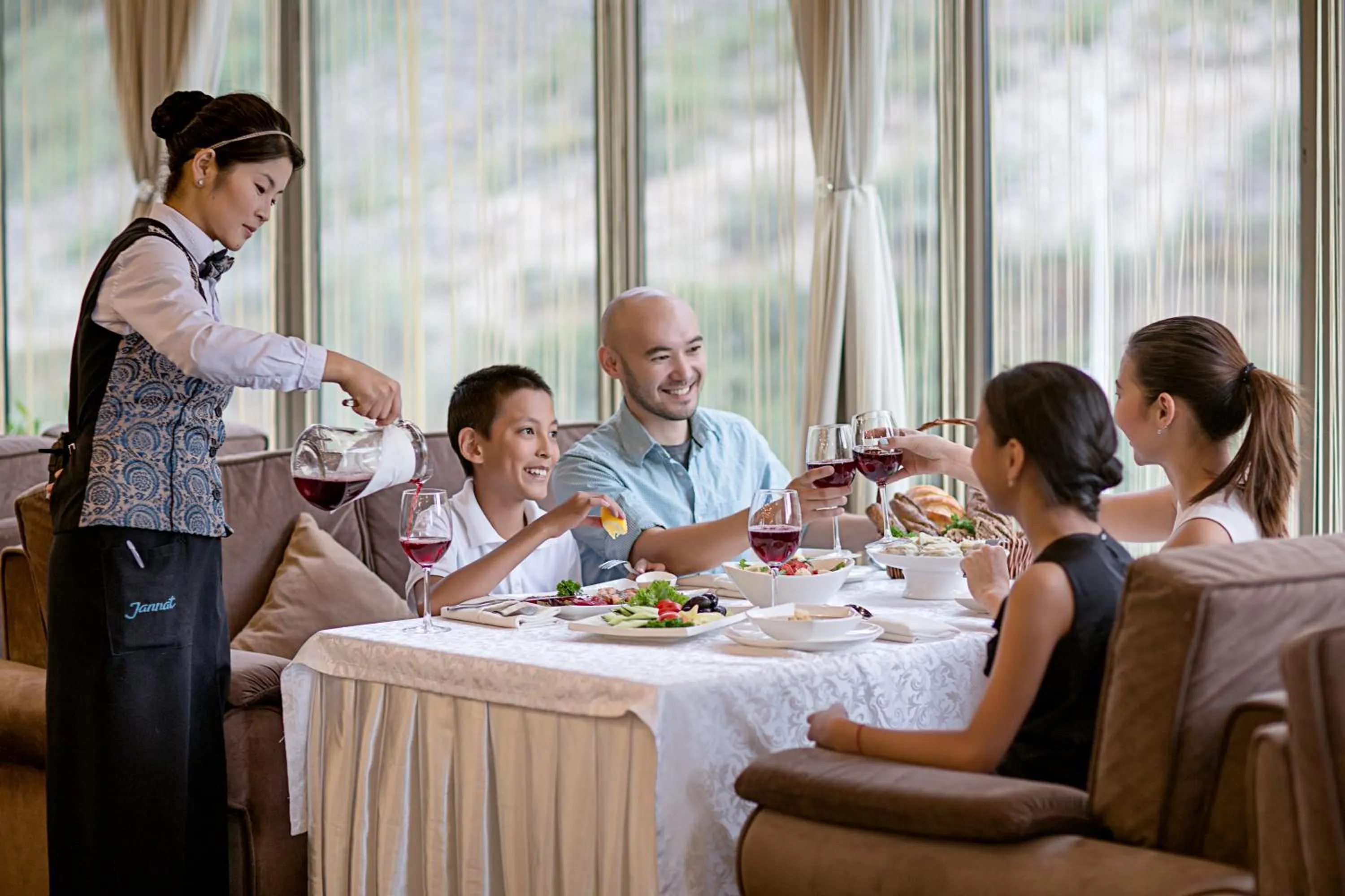 Restaurant/places to eat in Jannat Resort