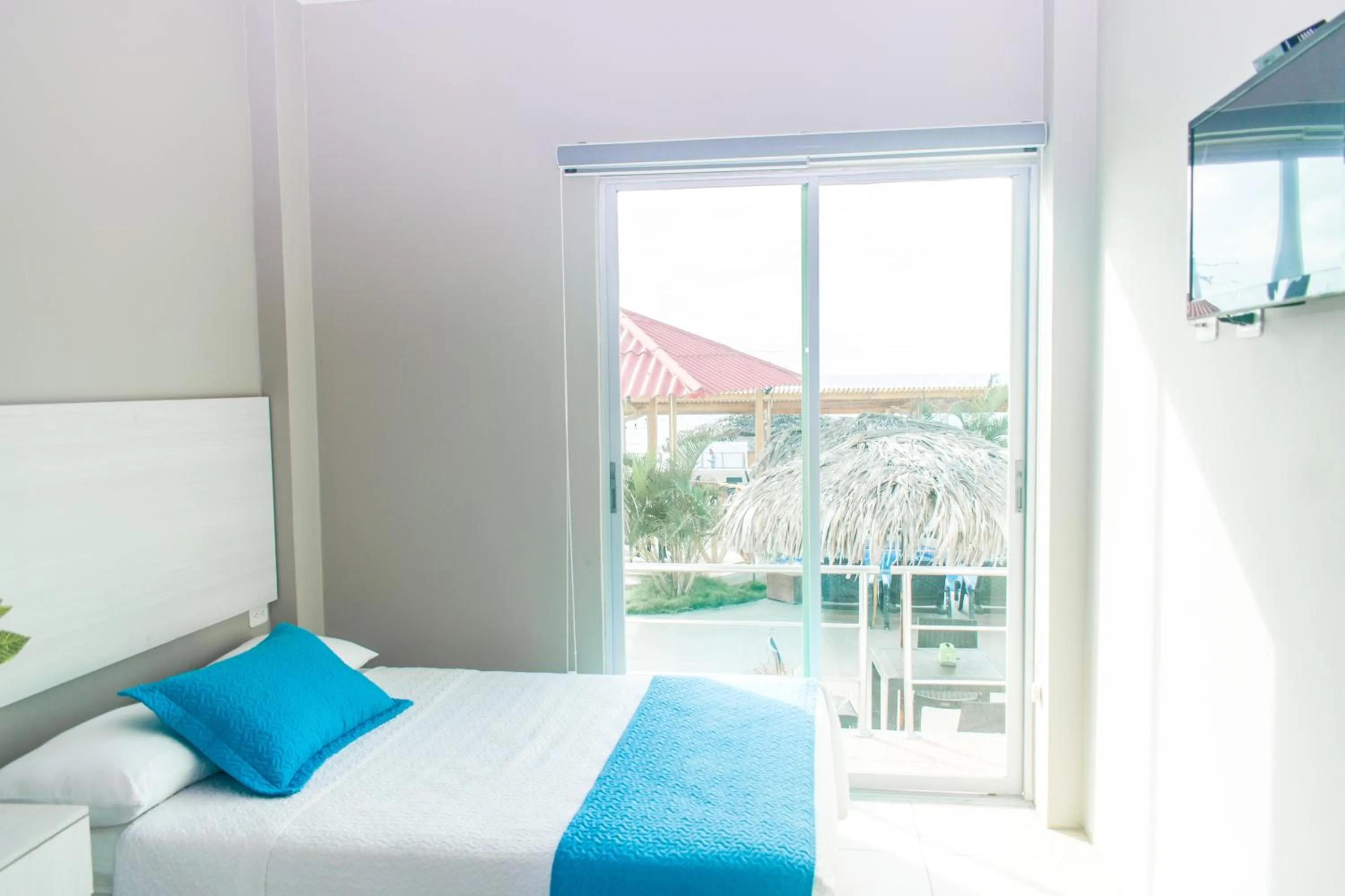 Pool view, Bed in Villa Kite