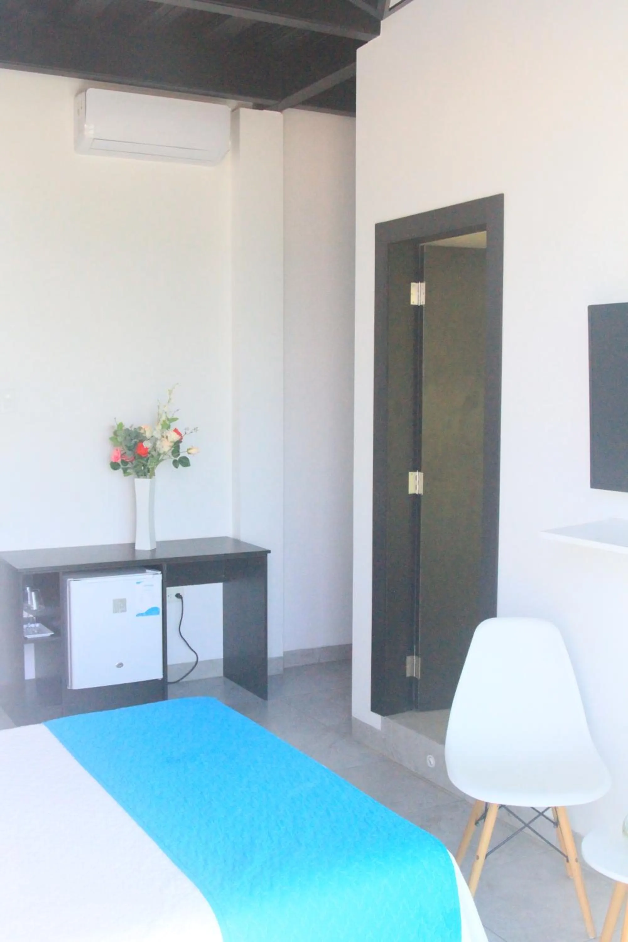 Photo of the whole room, Bed in Villa Kite