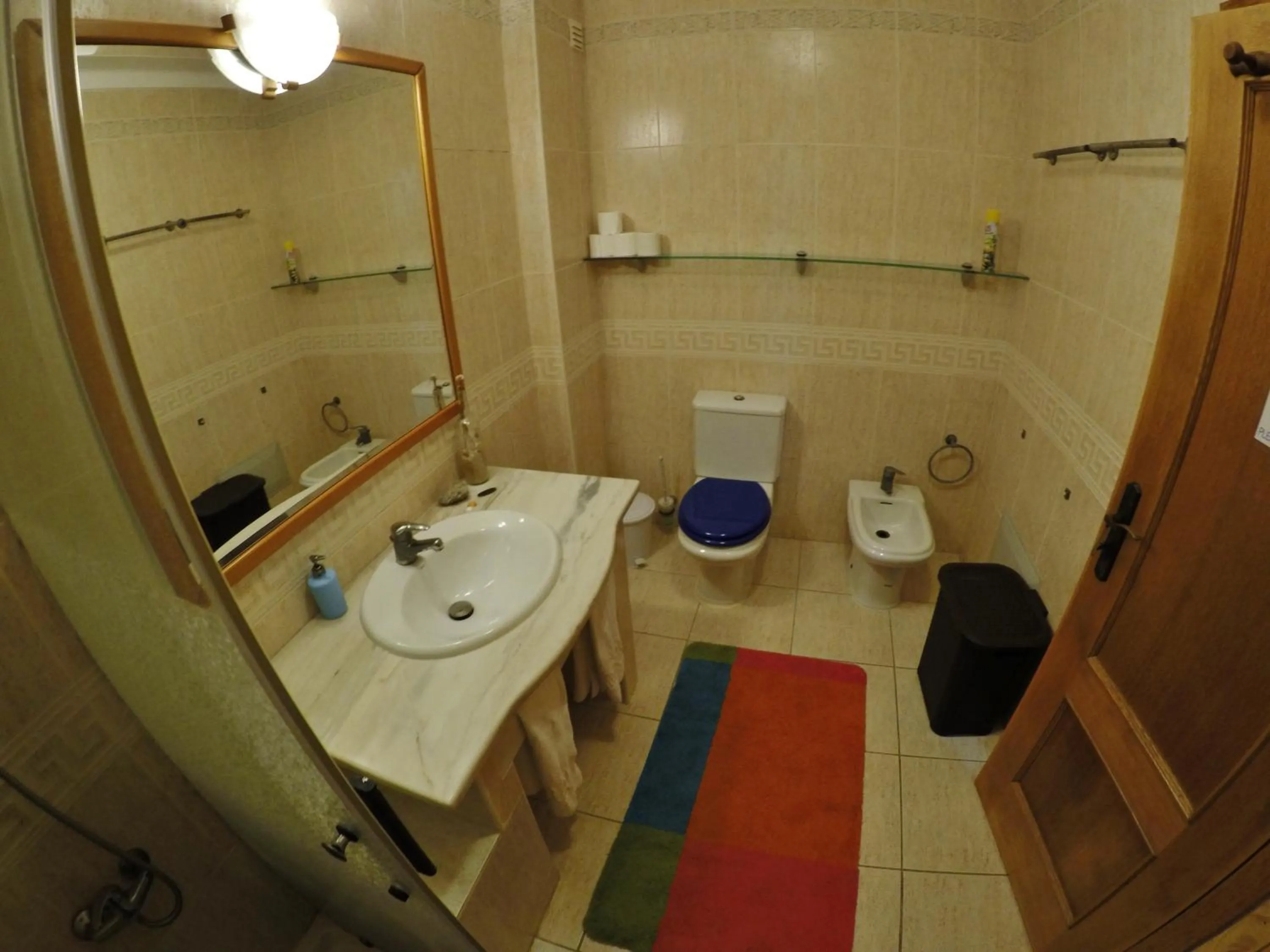 Bathroom in Supertubos Beach Hostel