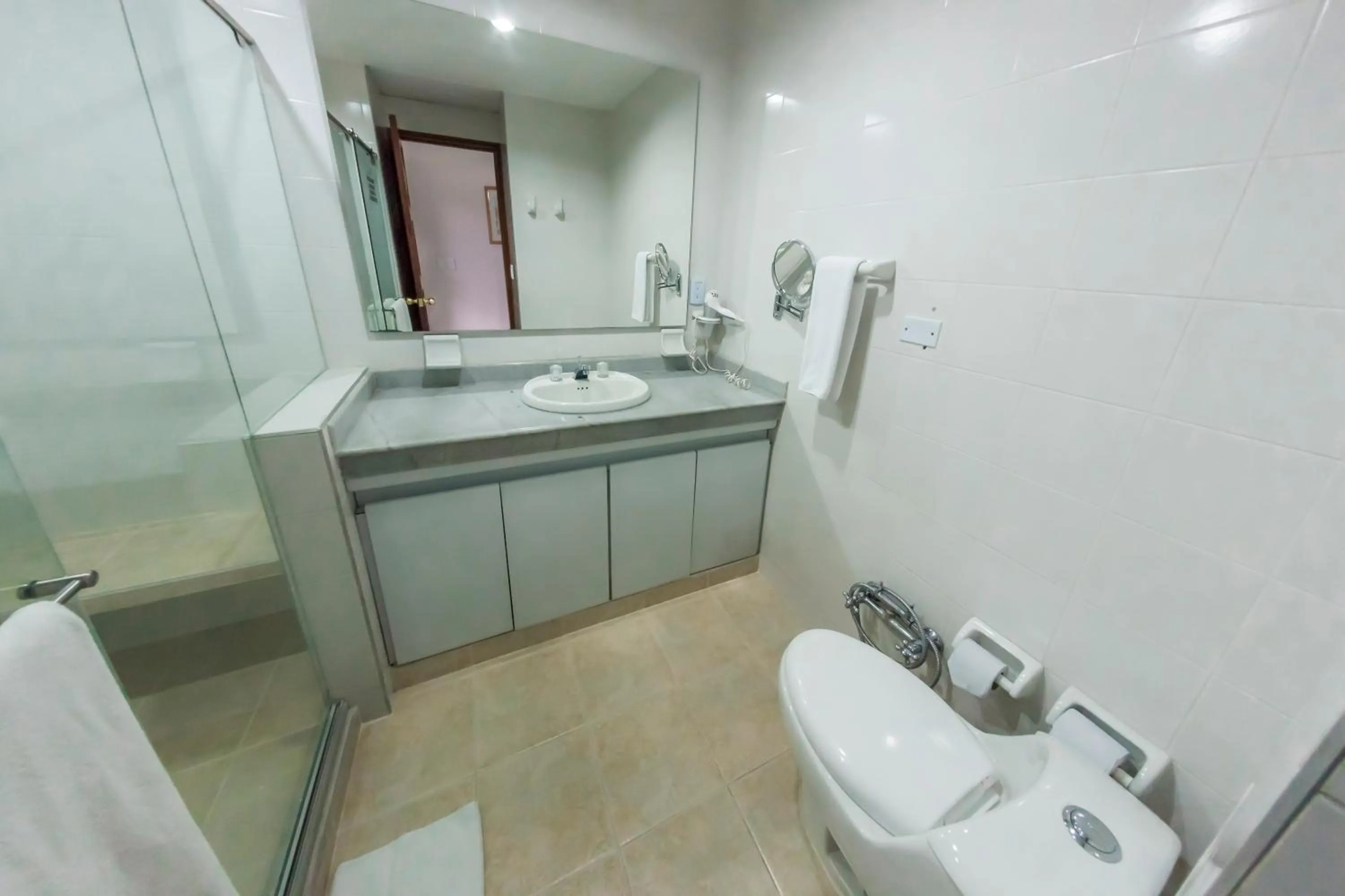 Shower in Hotel Guadalajara