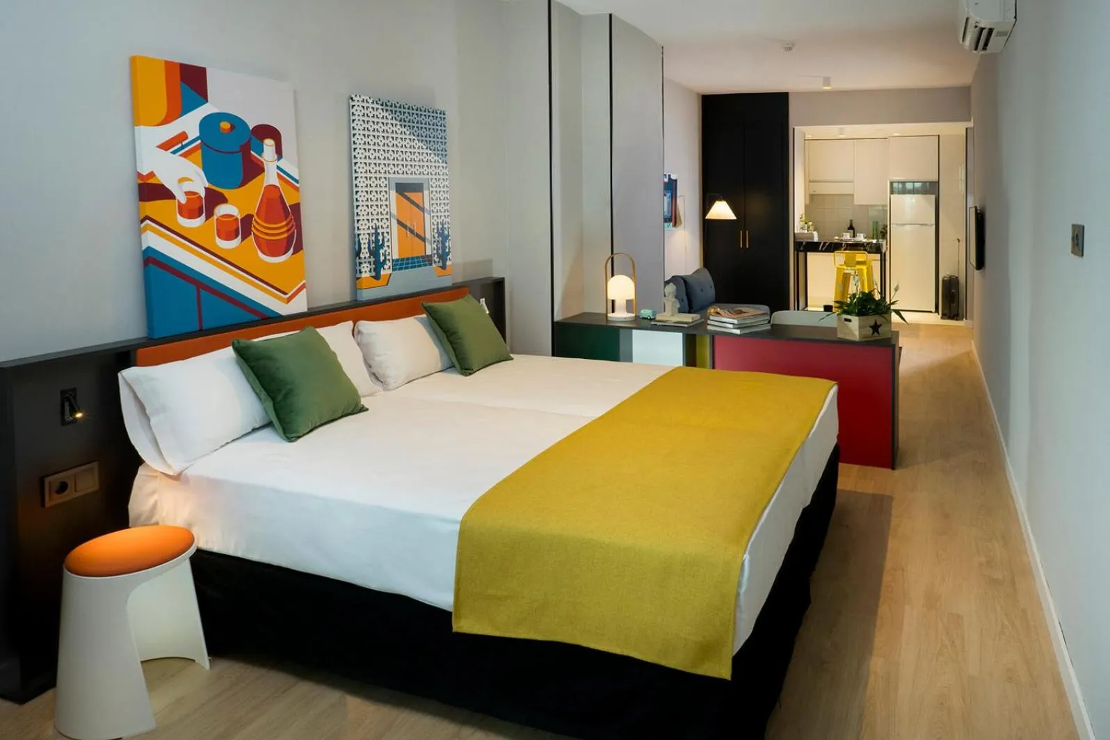 Photo of the whole room, Bed in The Oliver Apartamentos