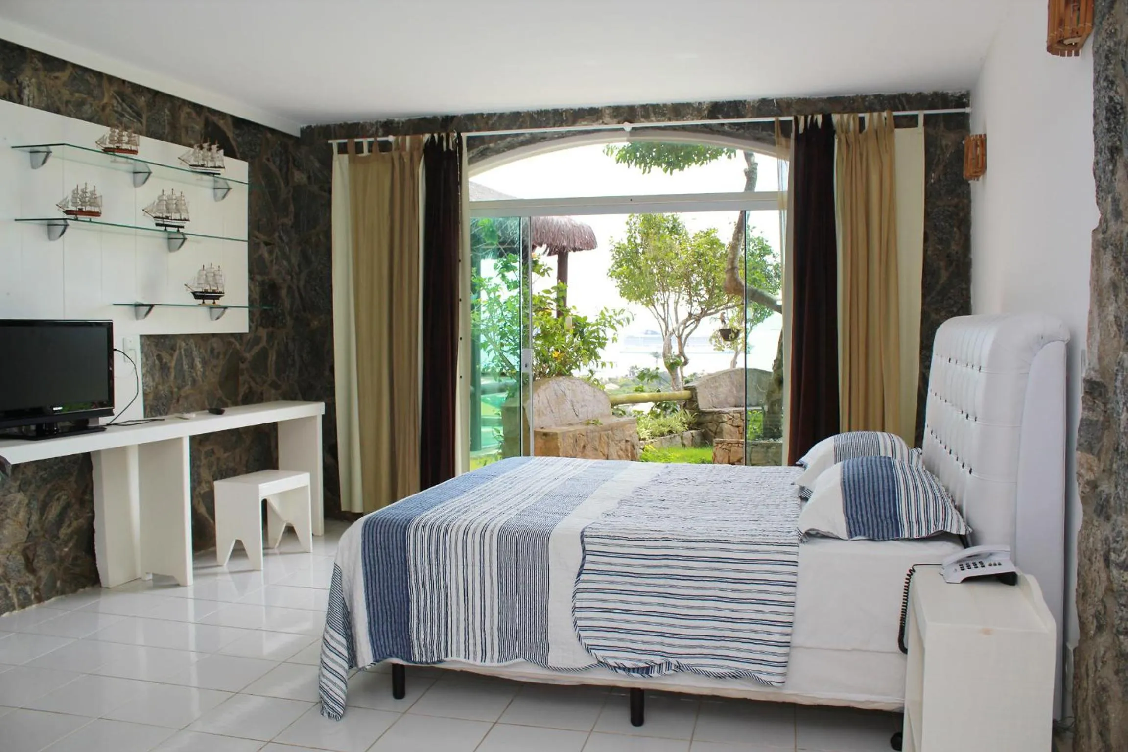 Photo of the whole room in Bella Vista Ocean View