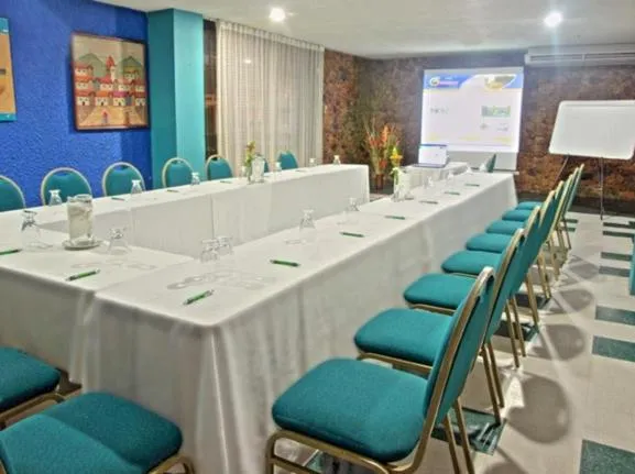 Lounge or bar in Hotel Guadaira Resort