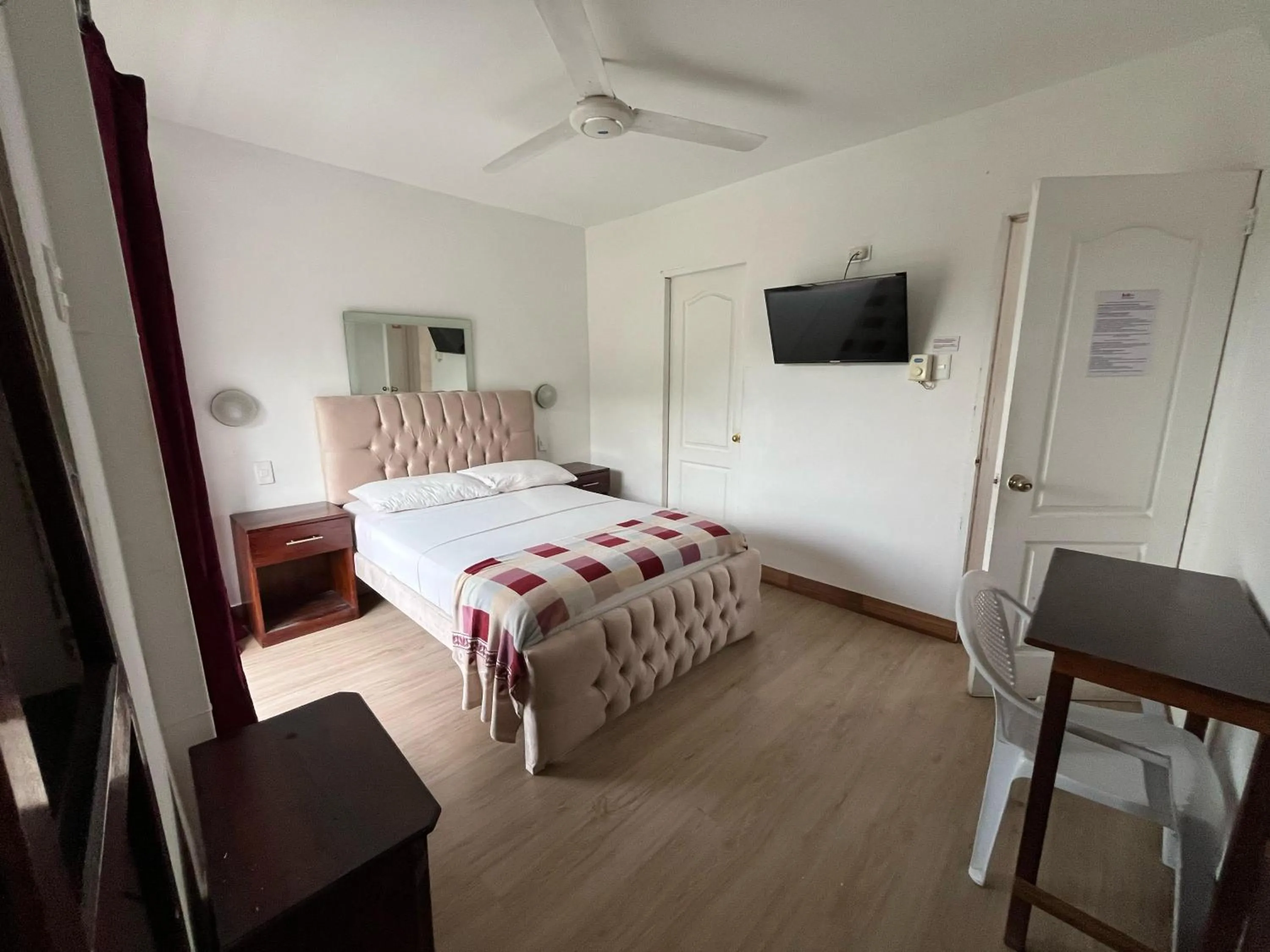 Photo of the whole room, Bed in Bahia B&B