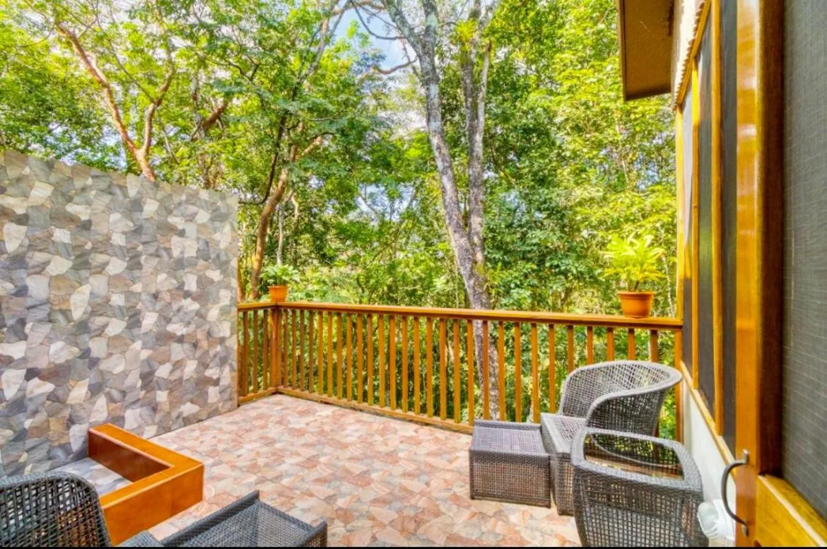 Shower in Mariposa Jungle Lodge