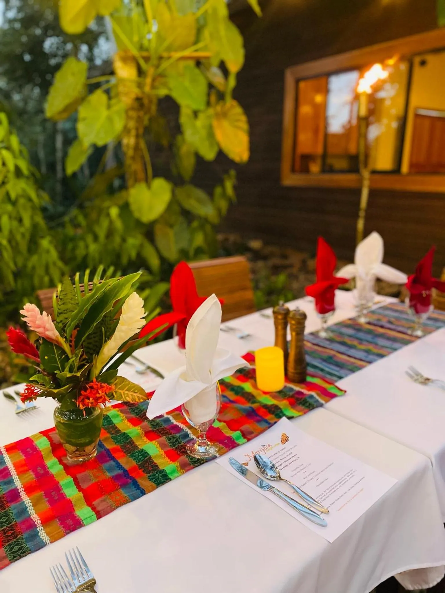 Dining area in Mariposa Jungle Lodge