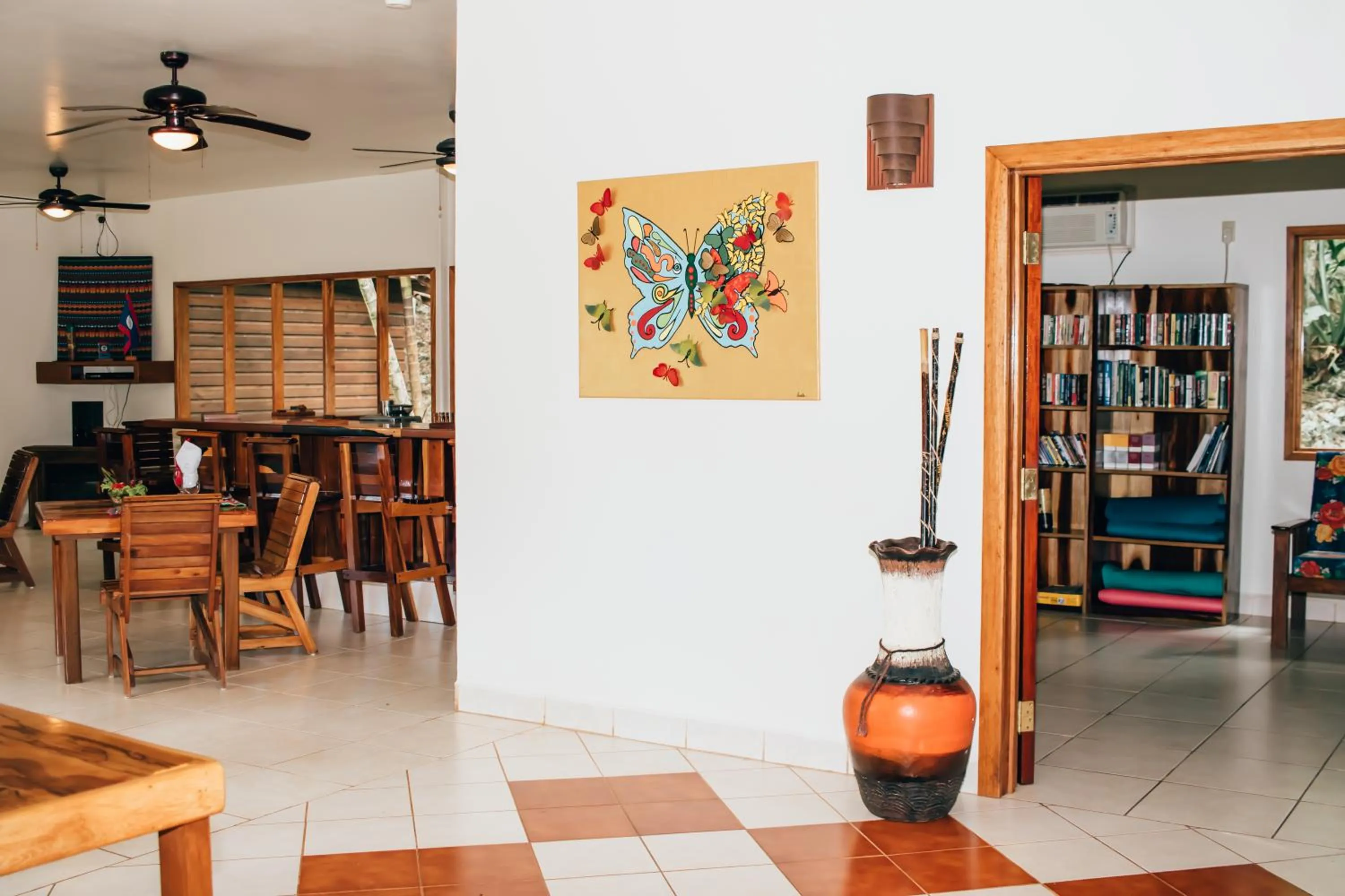Library in Mariposa Jungle Lodge